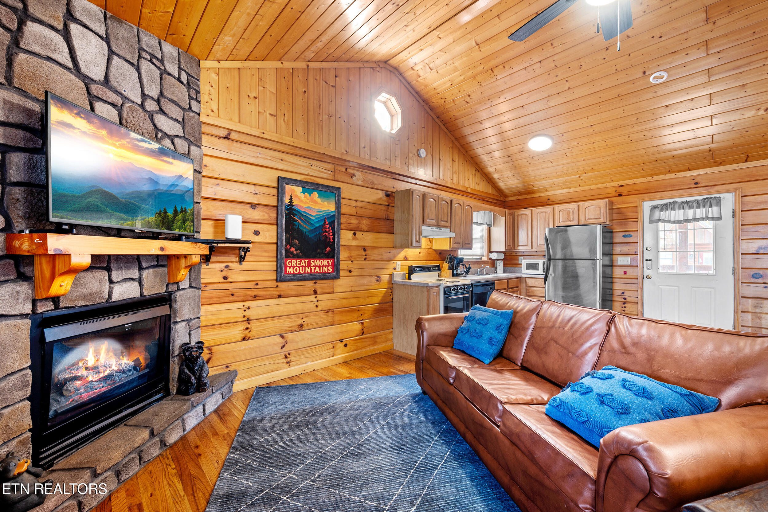 1529 Bears Den Way Sevierville TN 37862
