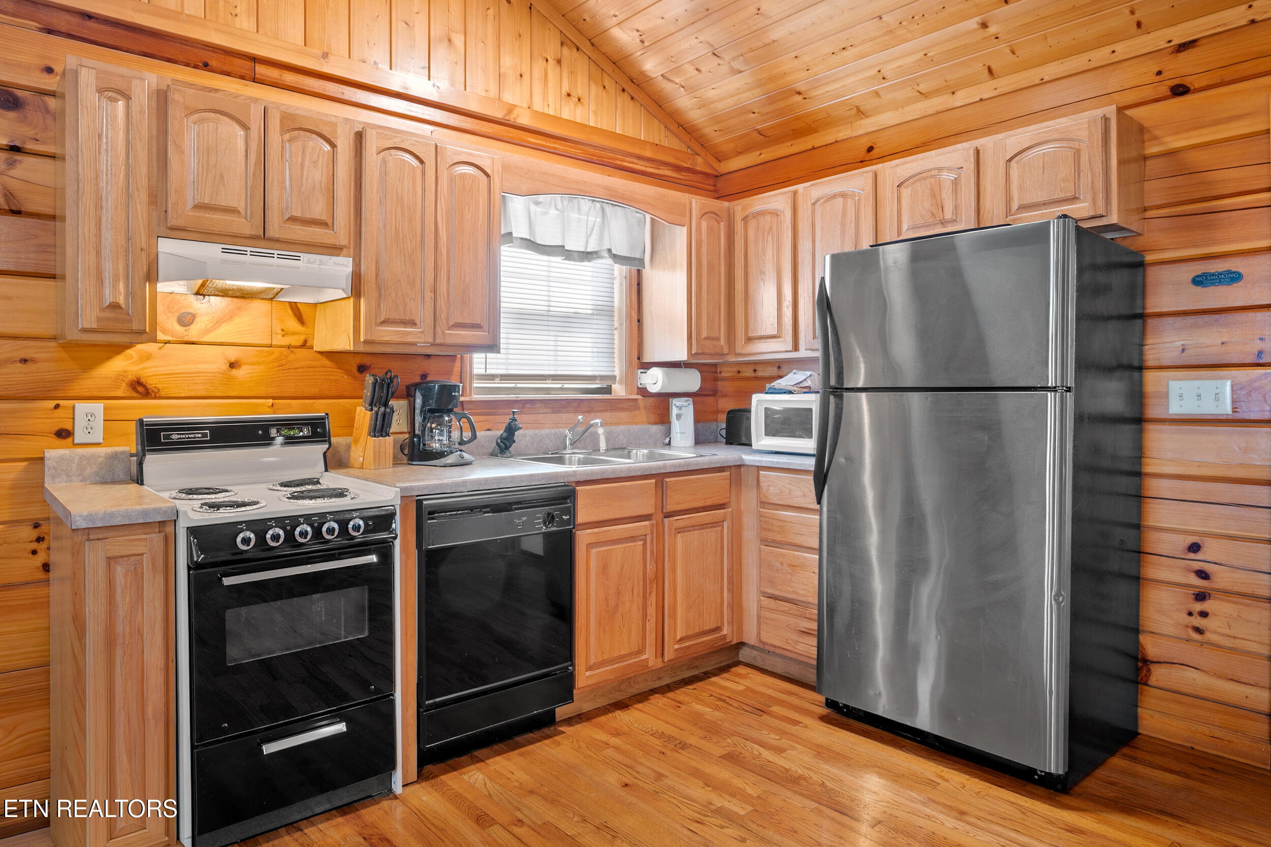 1529 Bears Den Way Sevierville TN 37862
