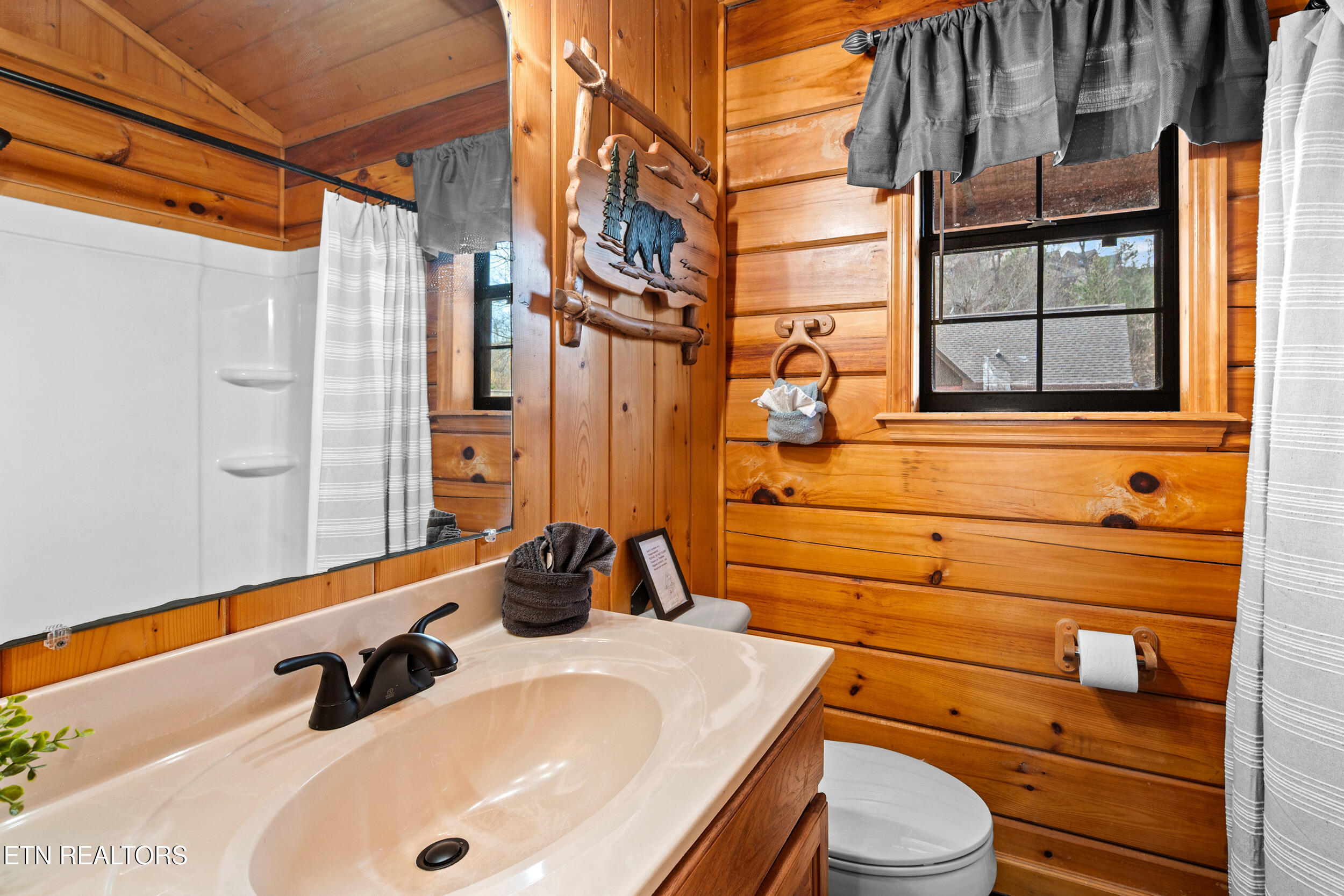 1529 Bears Den Way Sevierville TN 37862