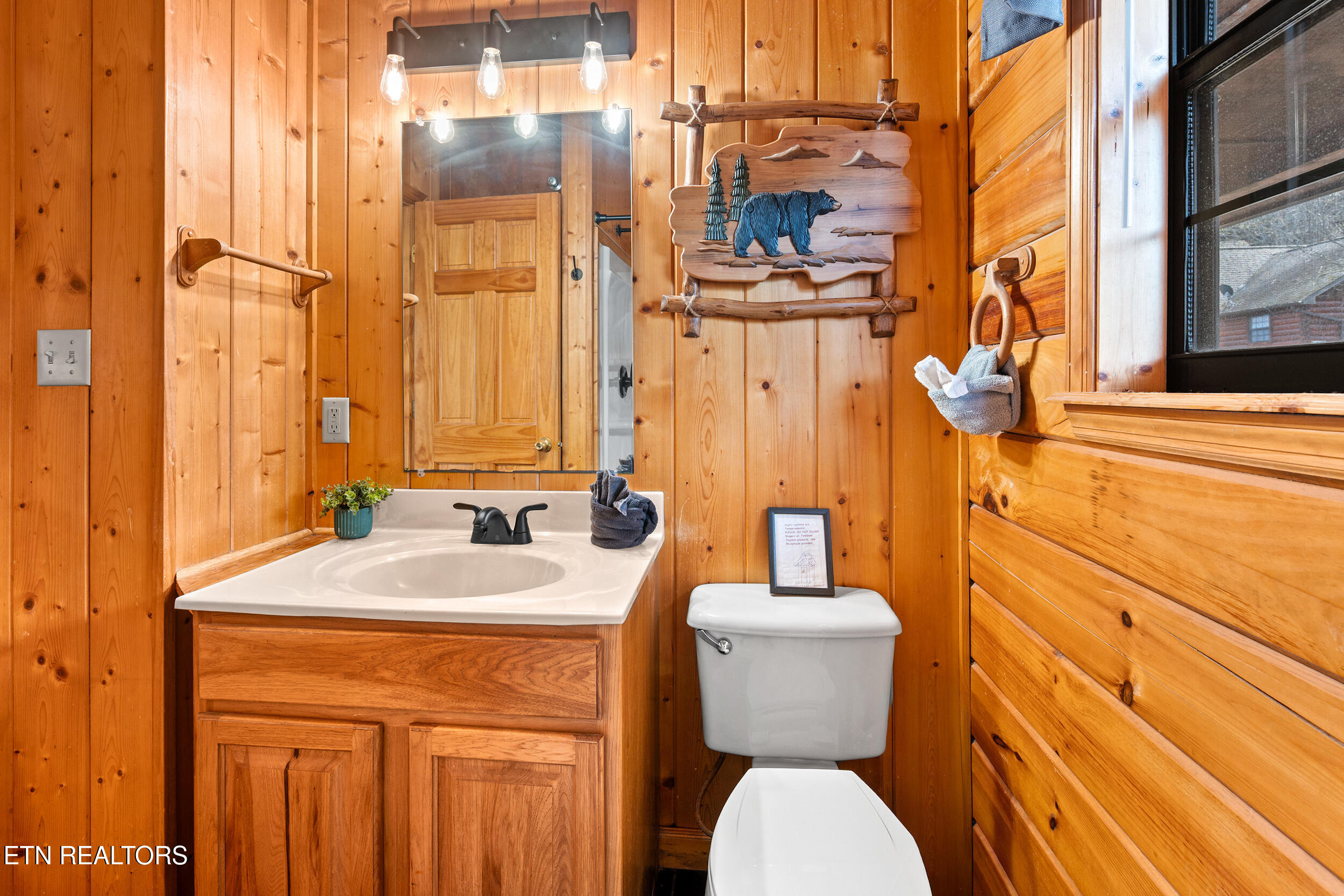 1529 Bears Den Way Sevierville TN 37862