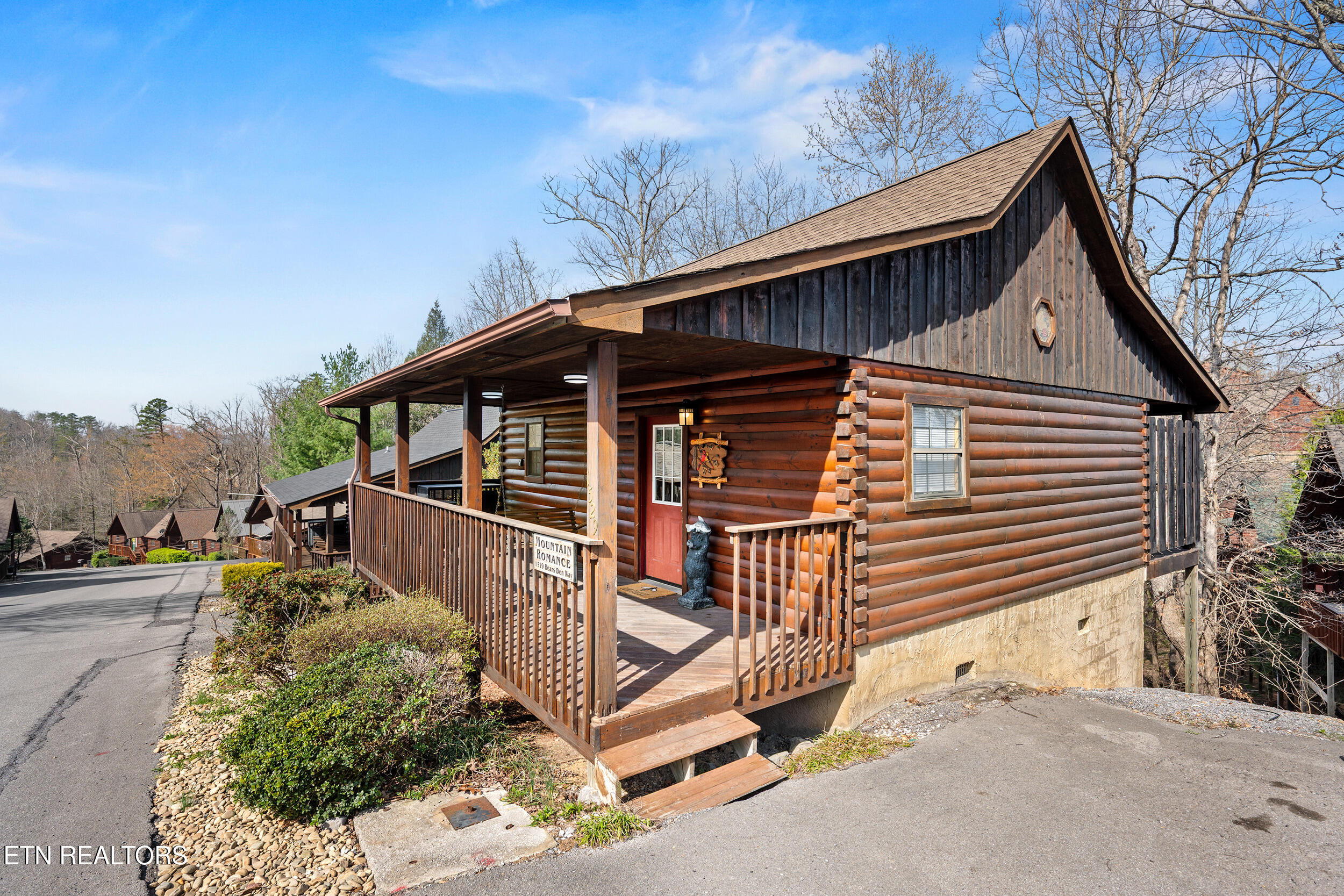1529 Bears Den Way Sevierville TN 37862