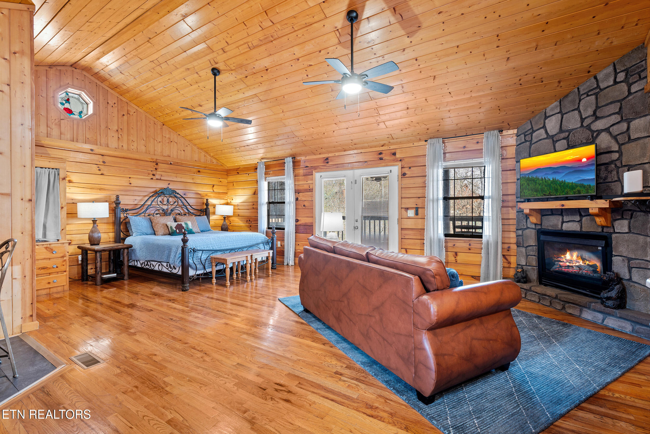 1529 Bears Den Way Sevierville TN 37862