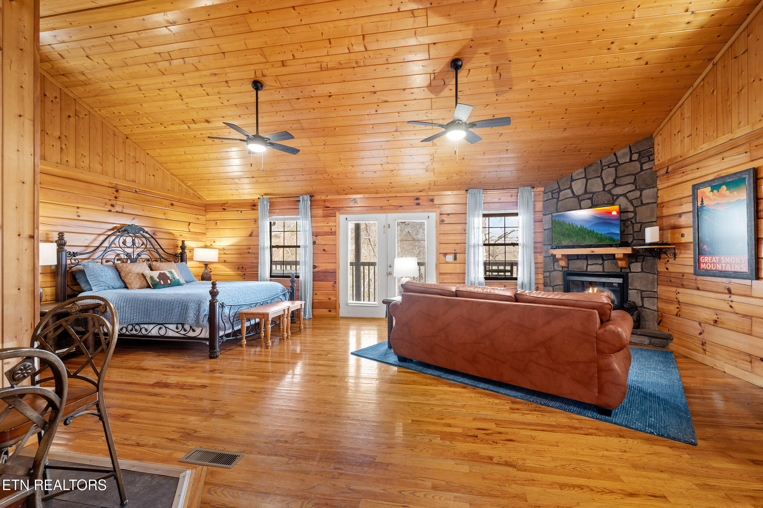 1529 Bears Den Way Sevierville TN 37862