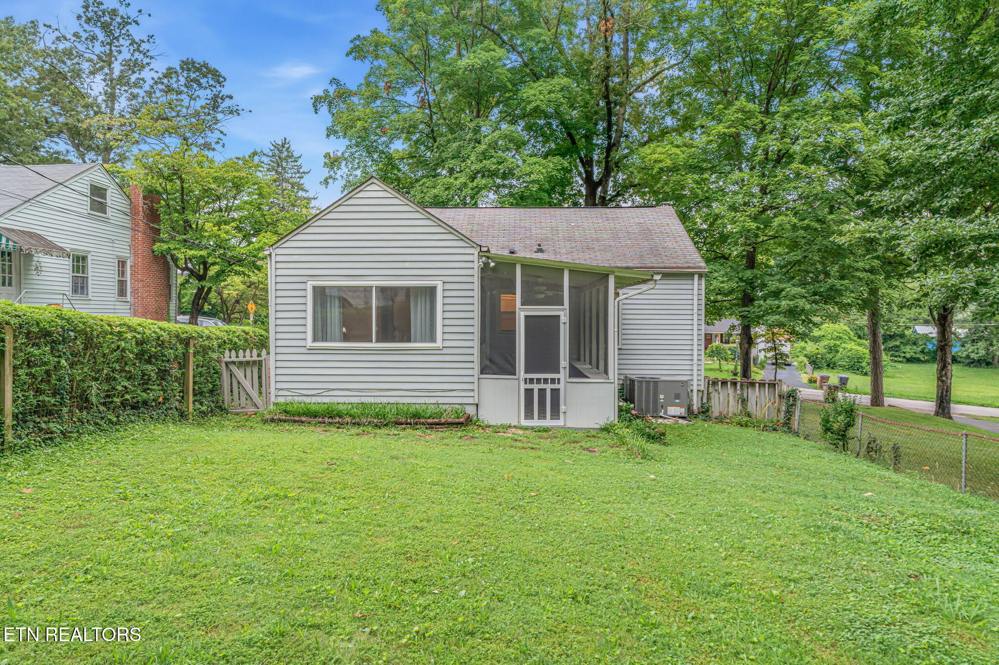 1034 E Churchwell Avenue Knoxville TN 37917