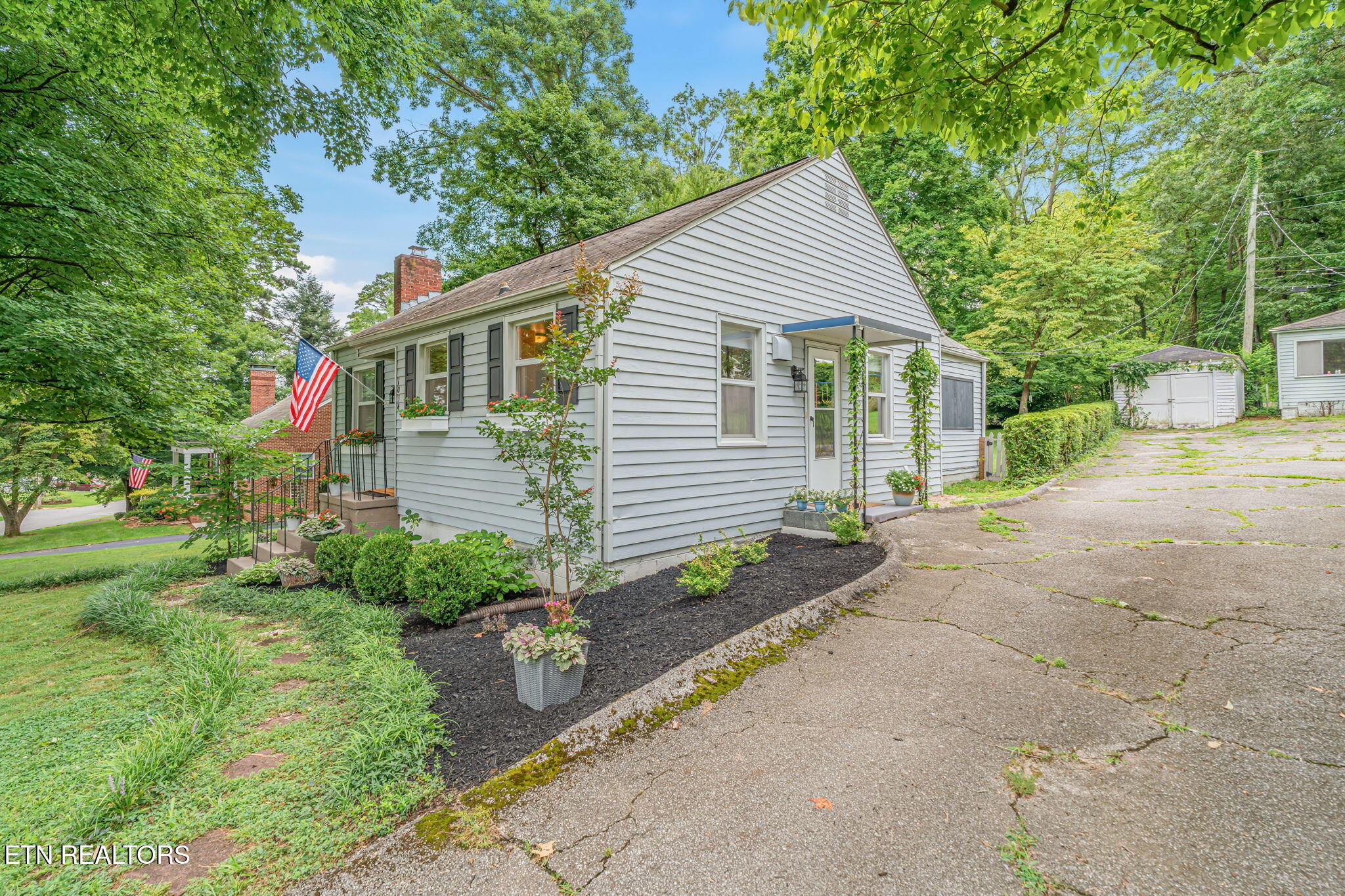 1034 E Churchwell Avenue Knoxville TN 37917