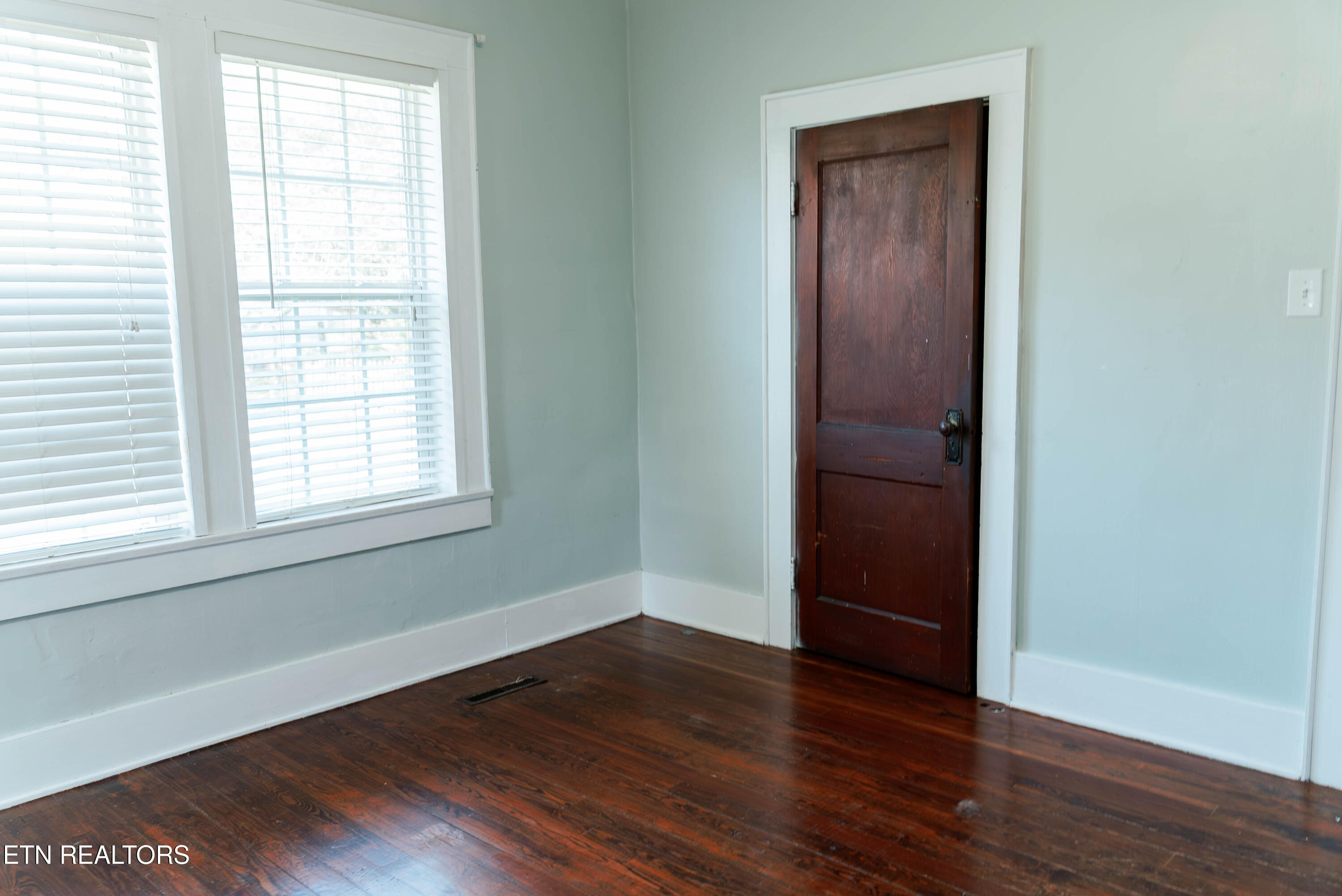 2312 Cedar Lane Knoxville TN 37918