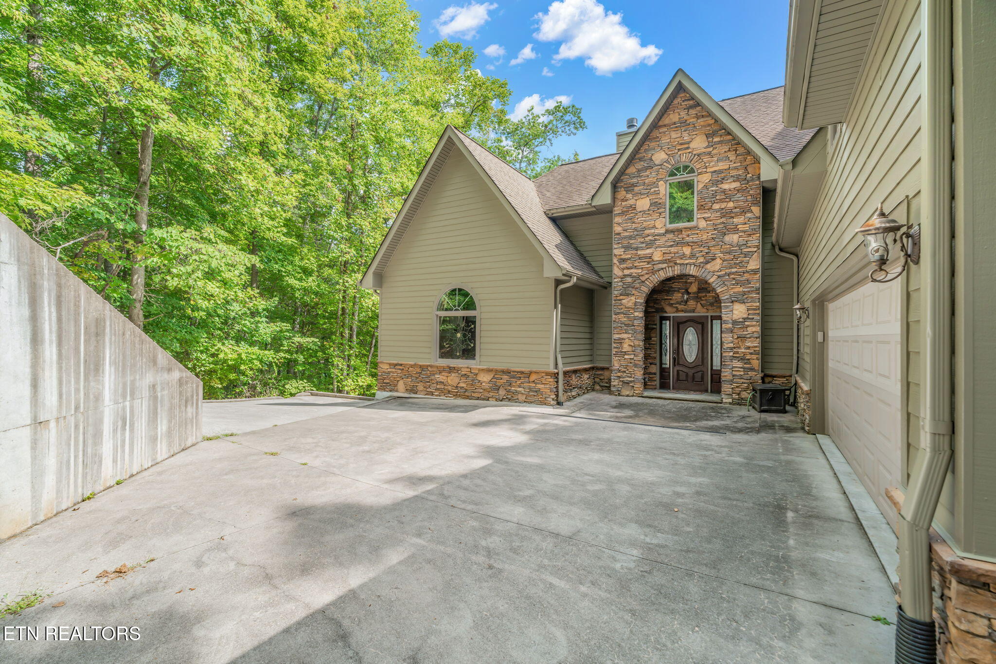 455 S Shorewood Lane Caryville TN 37714