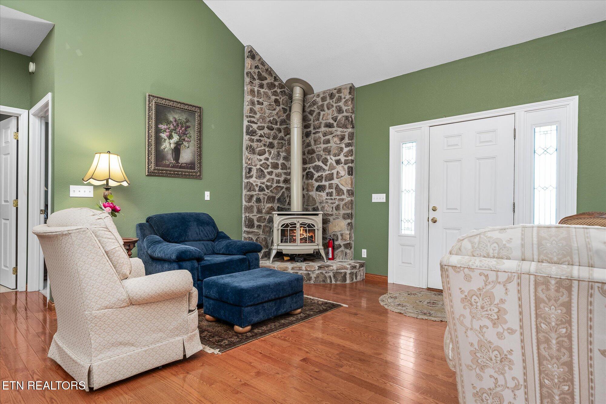 566 Mallard Pointe Road Byrdstown TN 38549