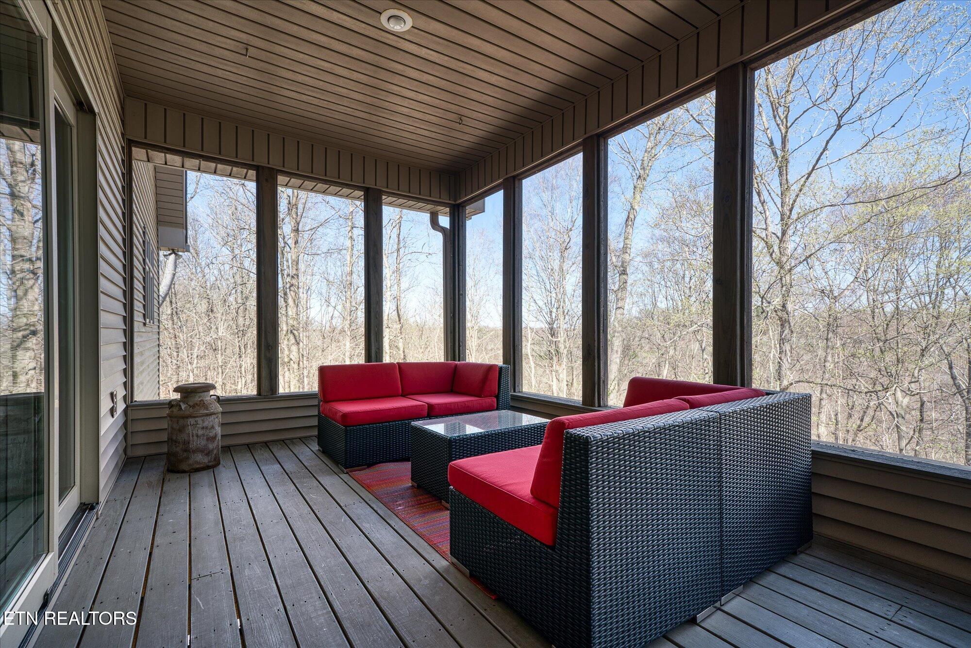 566 Mallard Pointe Road Byrdstown TN 38549