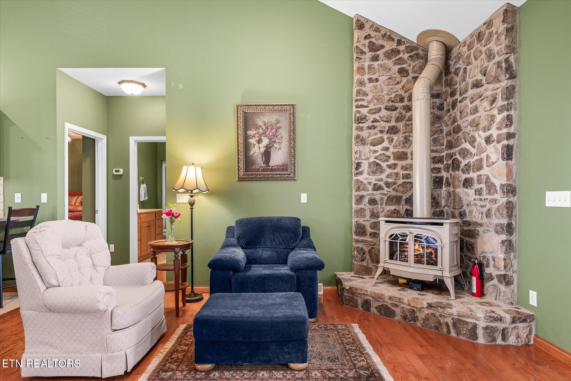 566 Mallard Pointe Road Byrdstown TN 38549