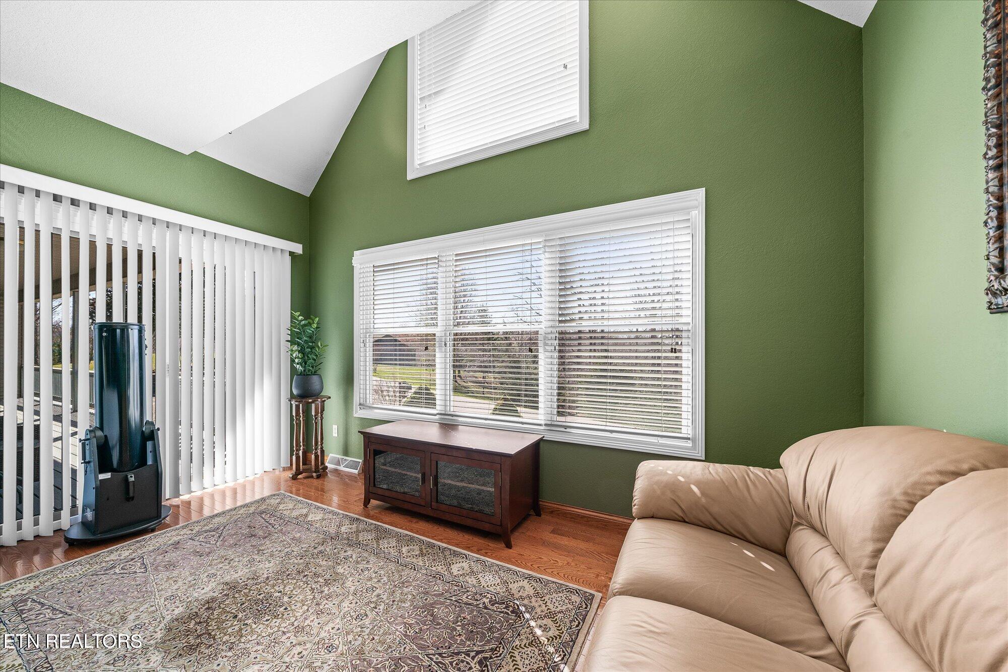 566 Mallard Pointe Road Byrdstown TN 38549