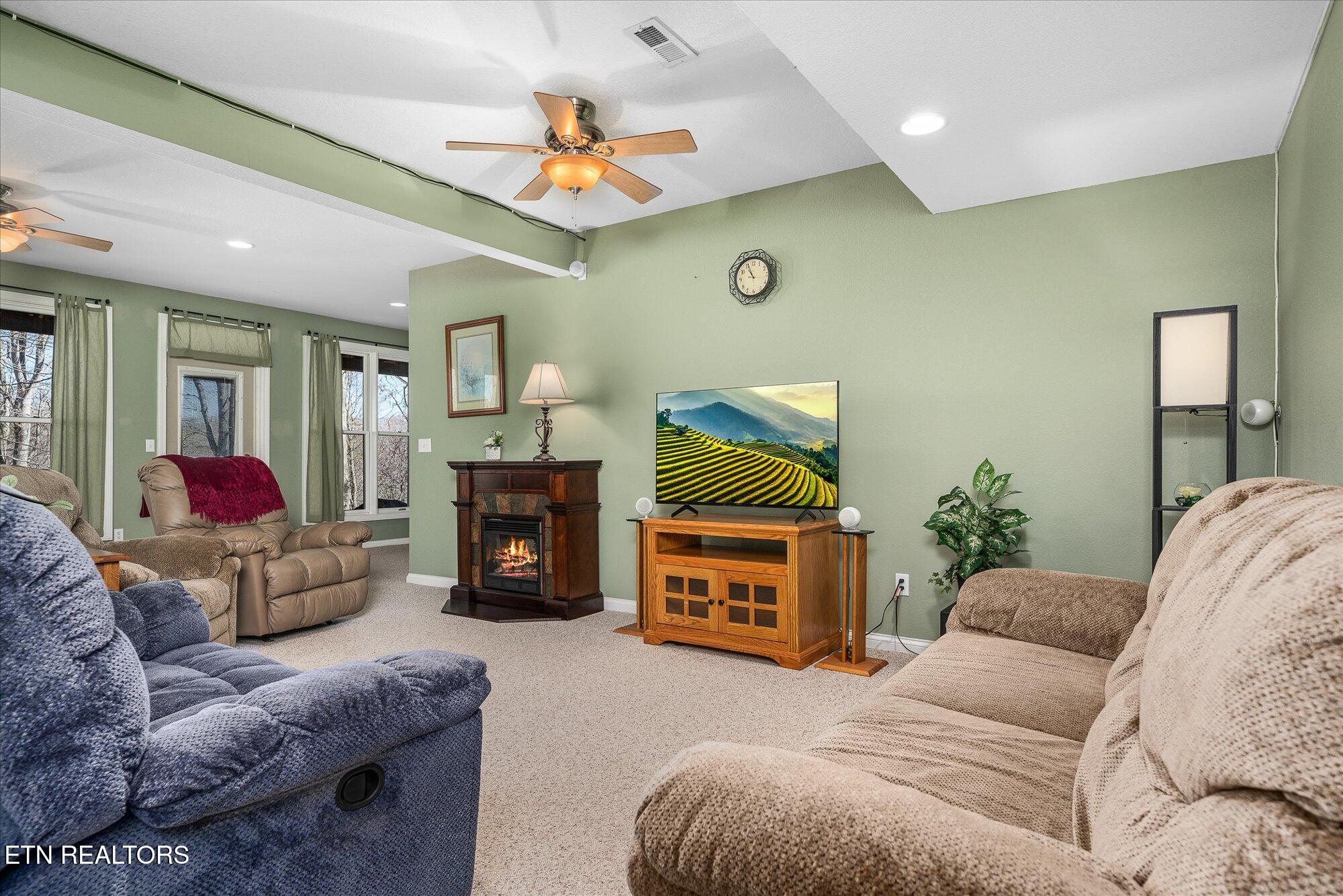 566 Mallard Pointe Road Byrdstown TN 38549