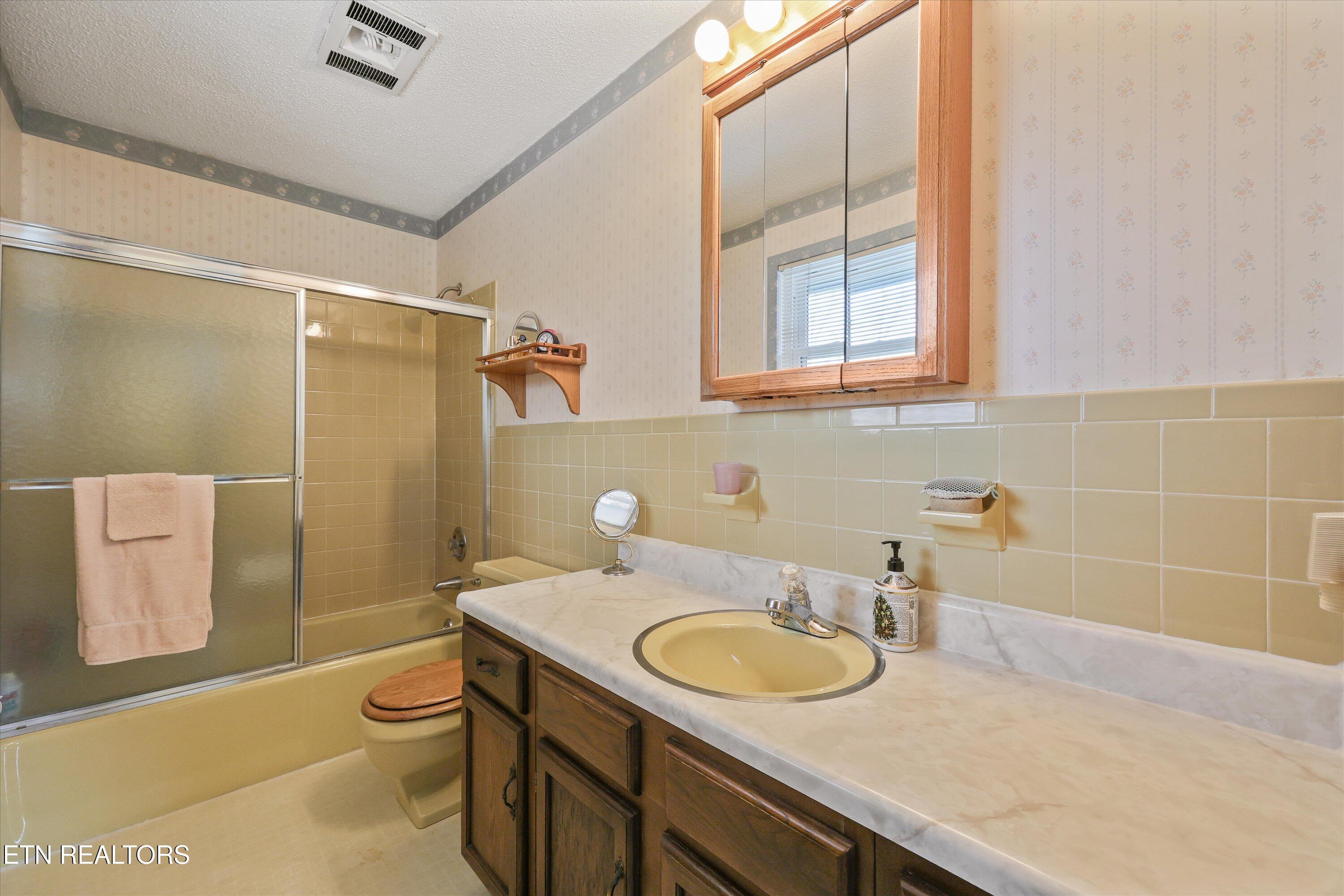 605 Woodland Drive Clinton TN 37716