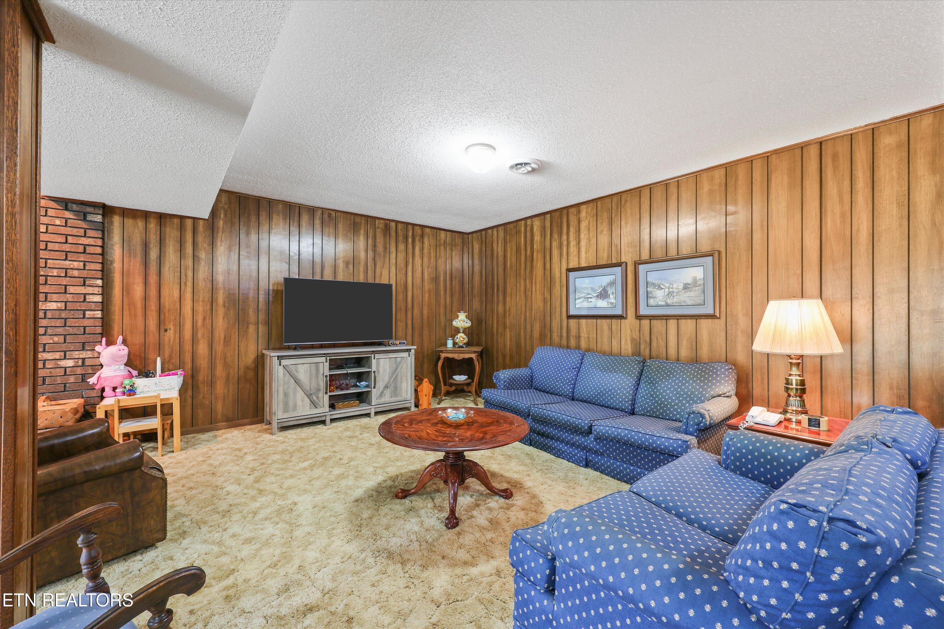 605 Woodland Drive Clinton TN 37716