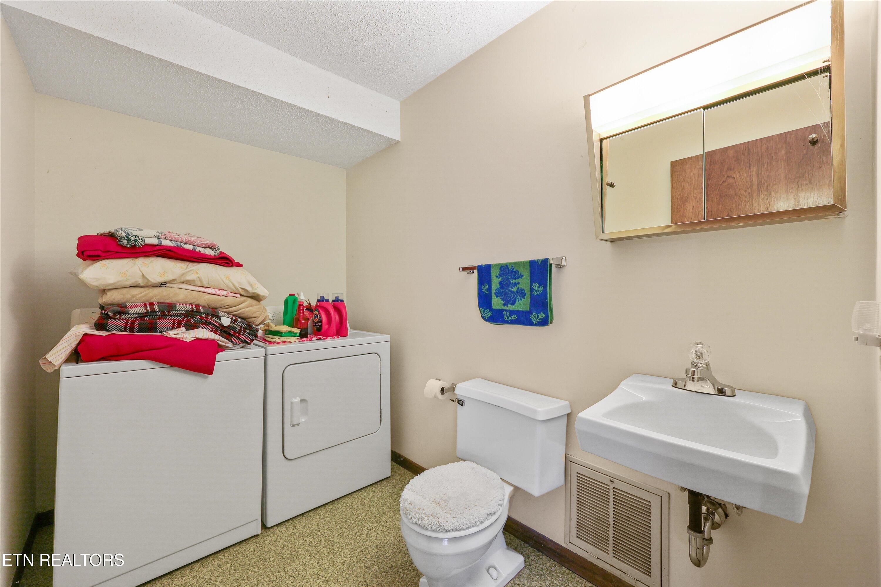 605 Woodland Drive Clinton TN 37716