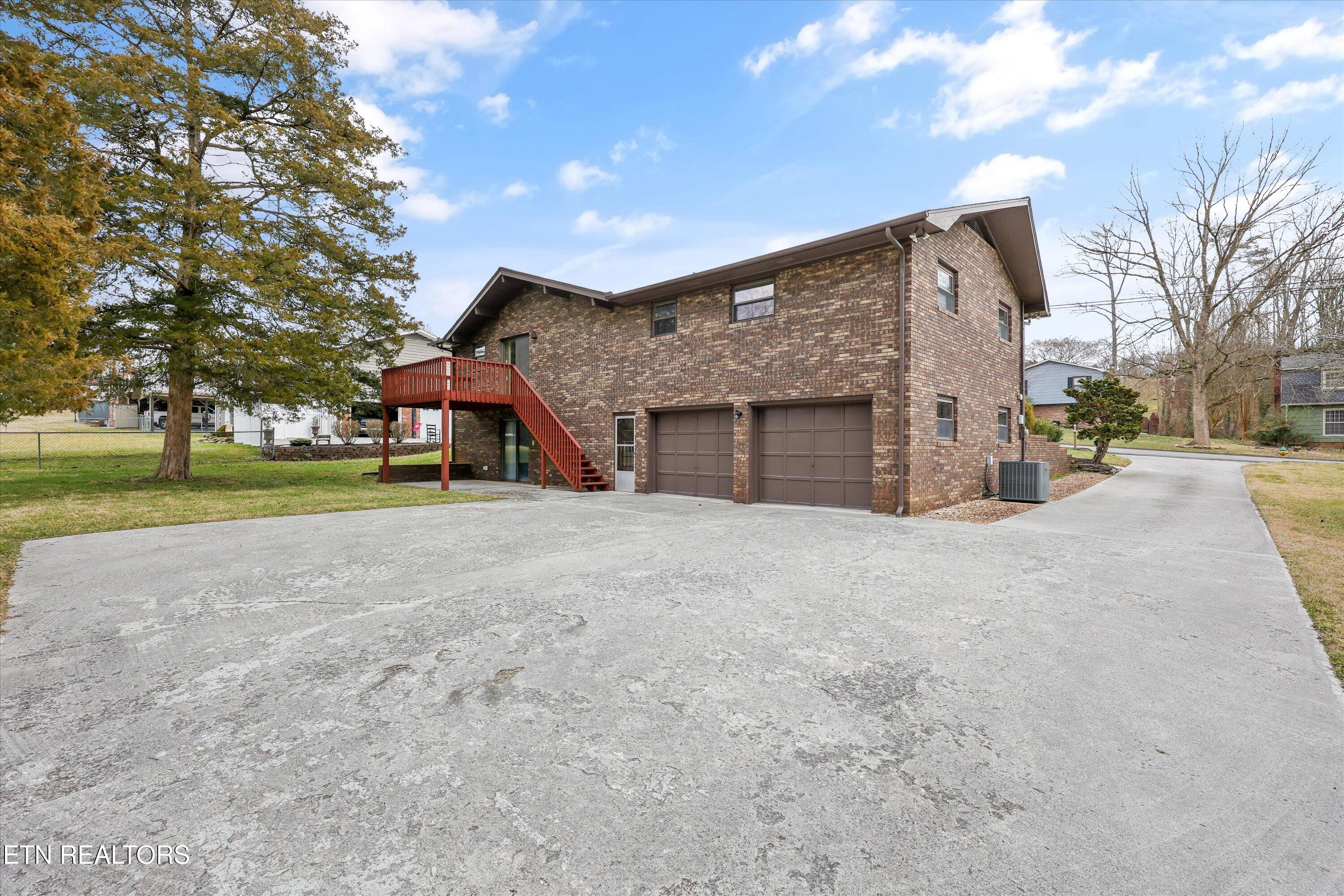 605 Woodland Drive Clinton TN 37716