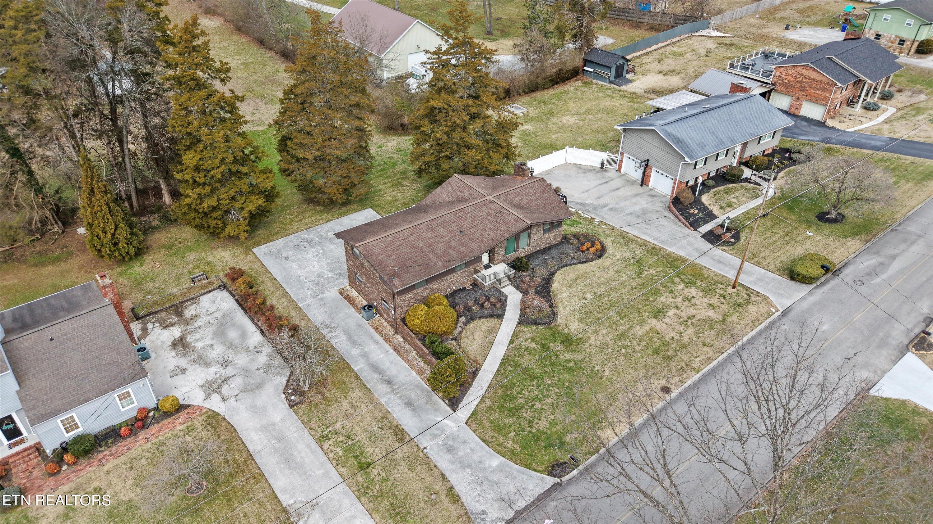 605 Woodland Drive Clinton TN 37716