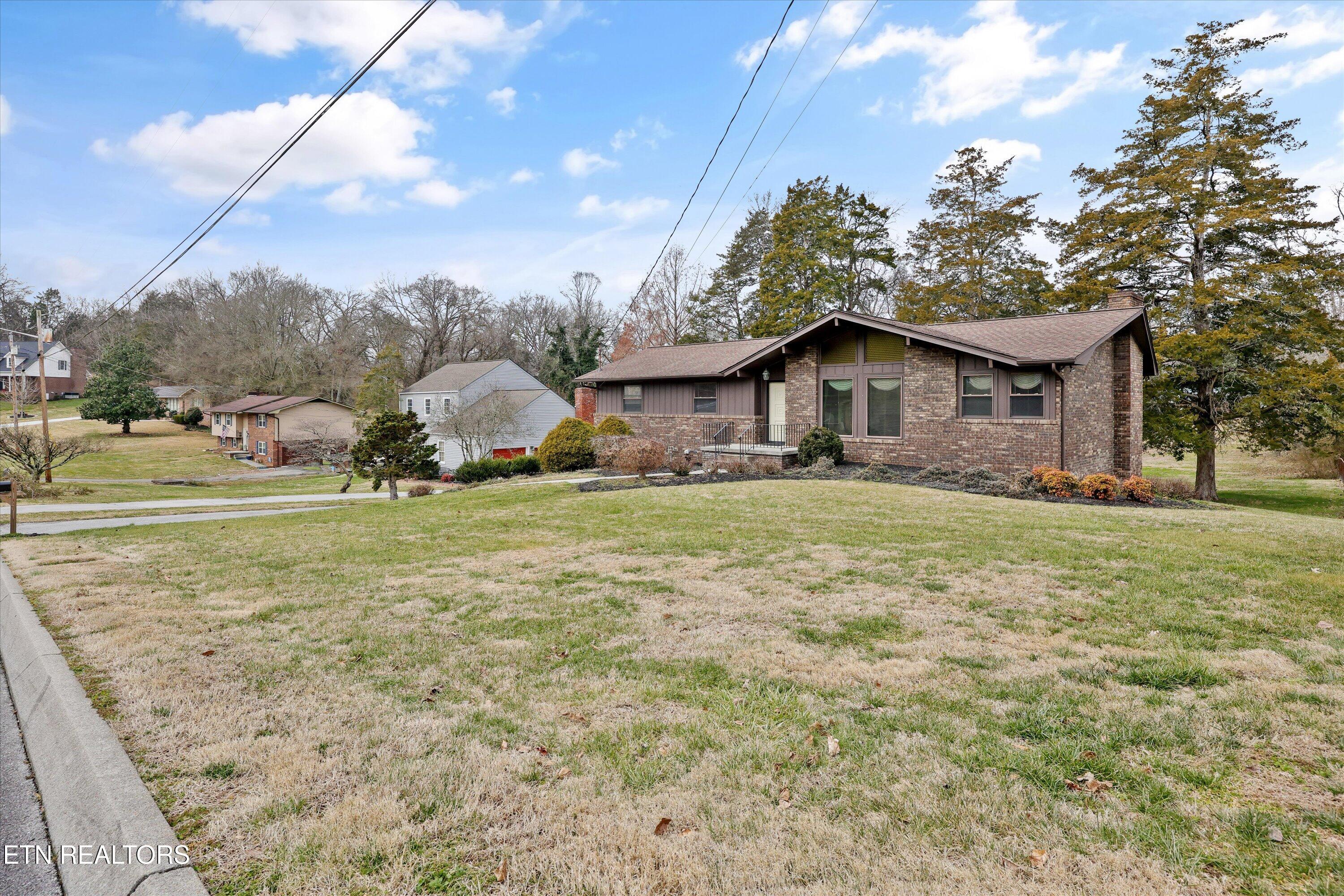 605 Woodland Drive Clinton TN 37716