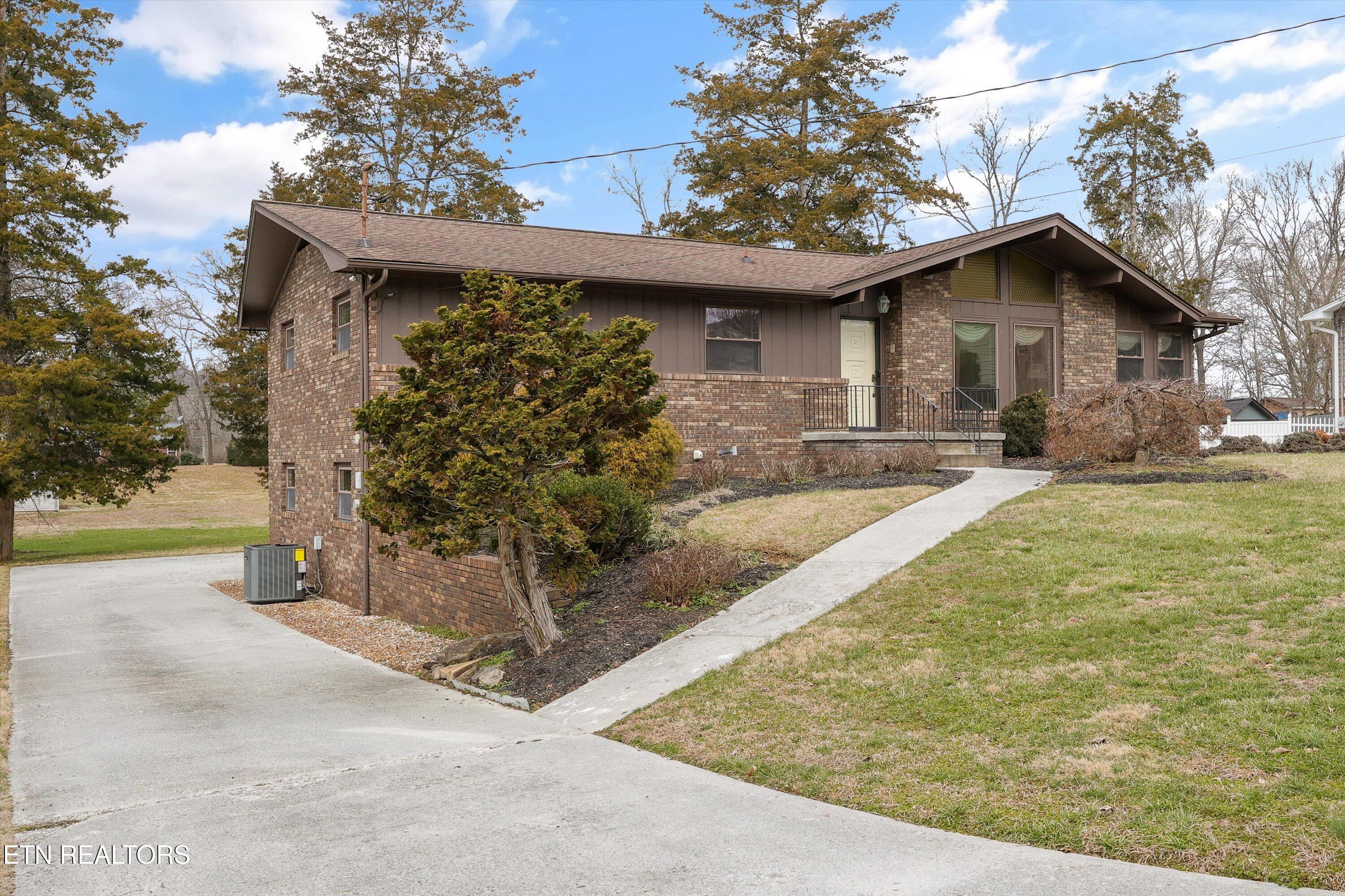 605 Woodland Drive Clinton TN 37716