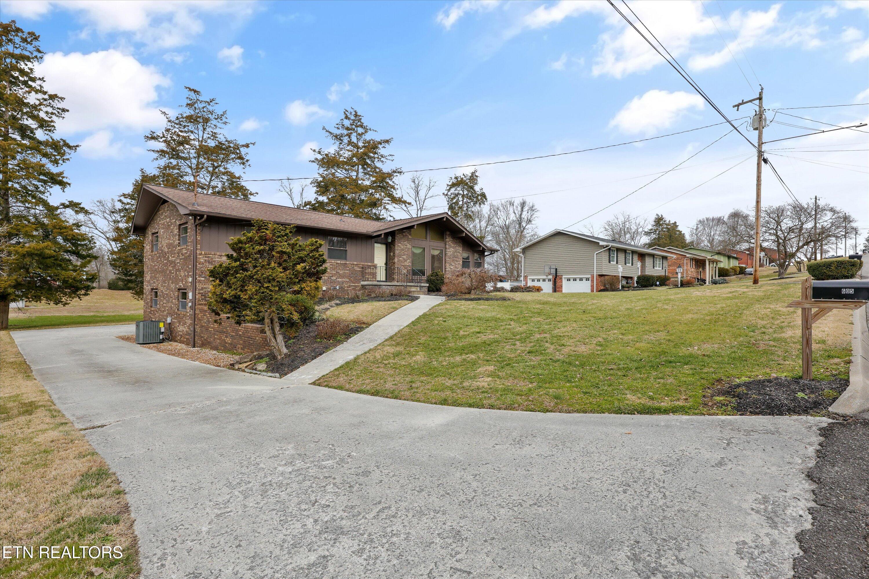 605 Woodland Drive Clinton TN 37716
