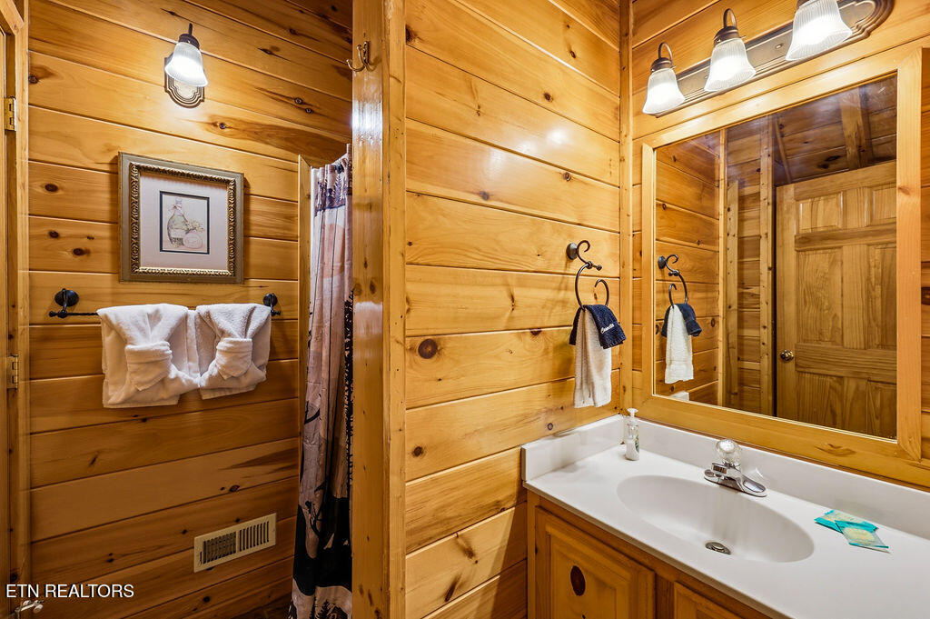4445 Forest Vista Way Pigeon Forge TN 37863