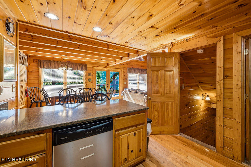 4445 Forest Vista Way Pigeon Forge TN 37863