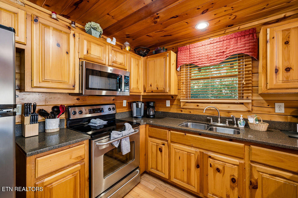 4445 Forest Vista Way Pigeon Forge TN 37863