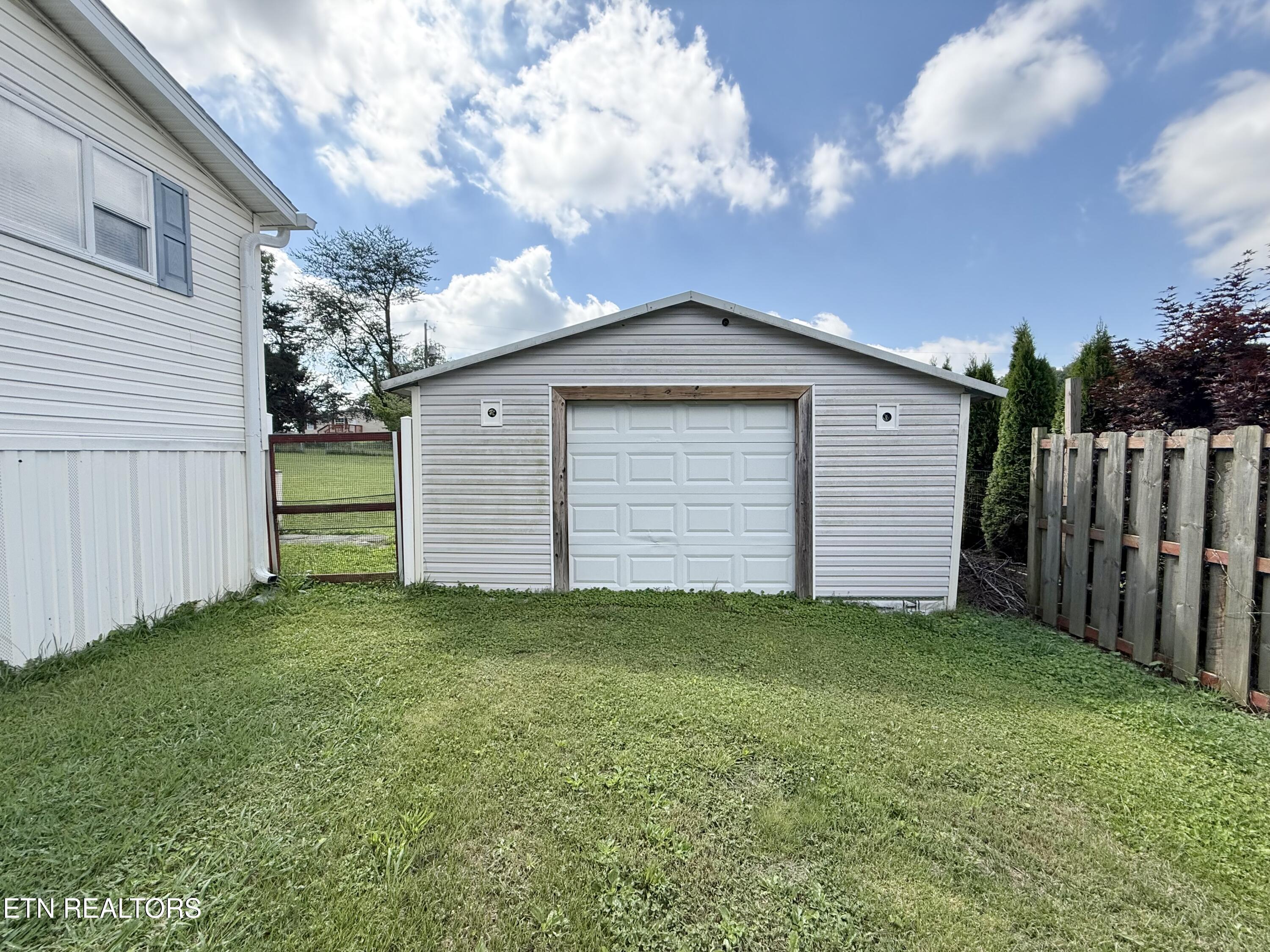 207 4th Street Corryton TN 37721