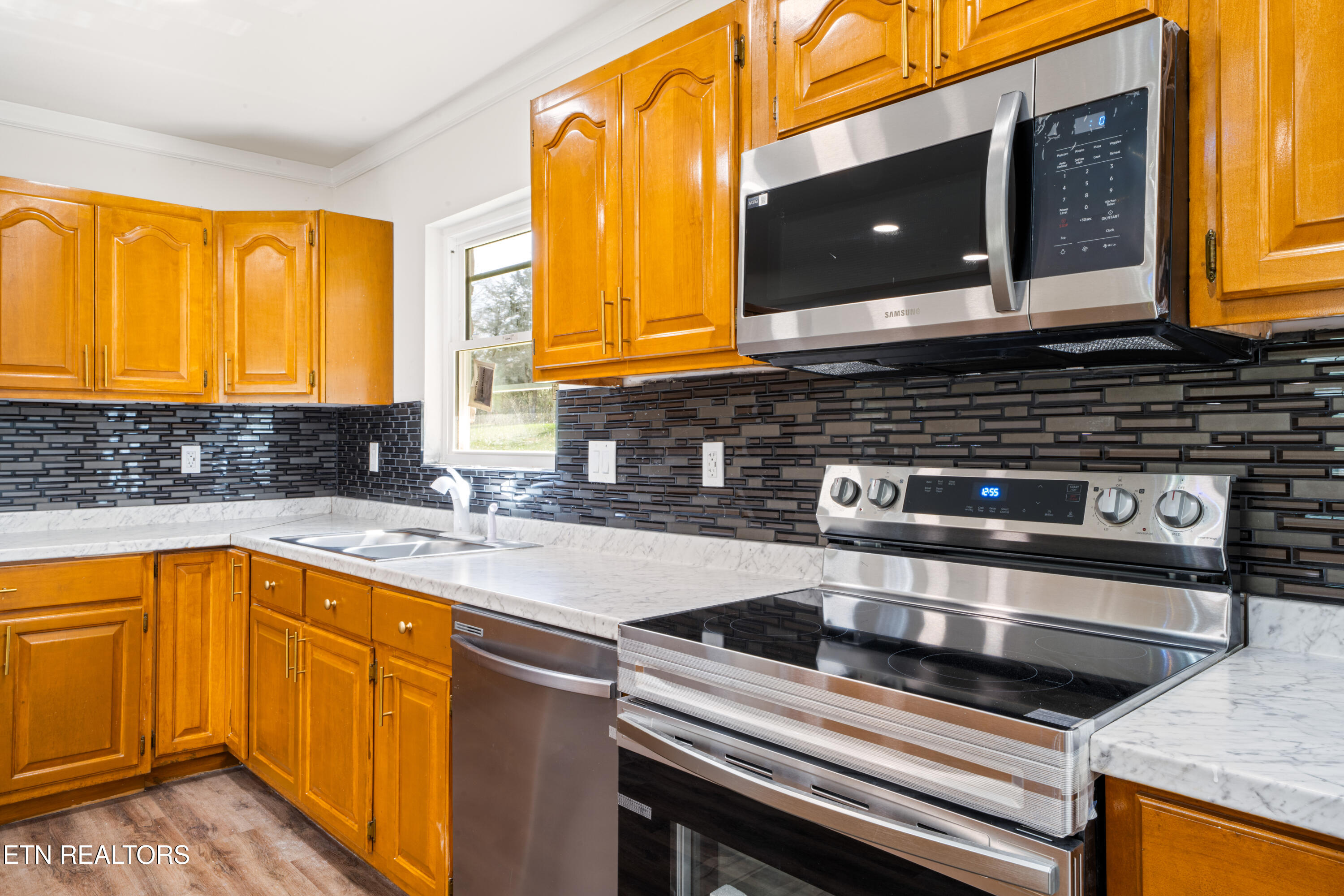 1025 Scarlet Road Newport TN 37821