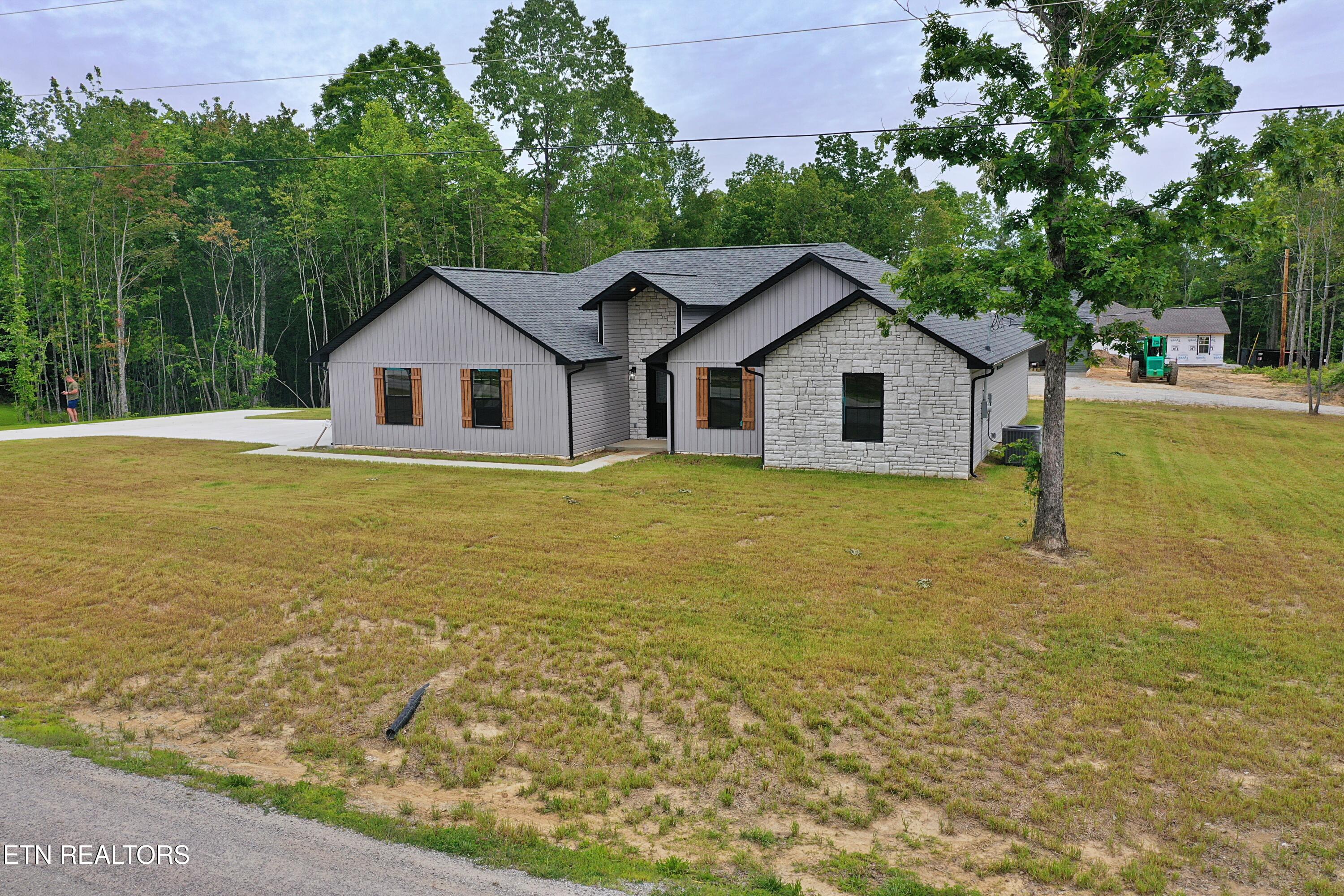 607 Taylon Lane Oneida TN 37841