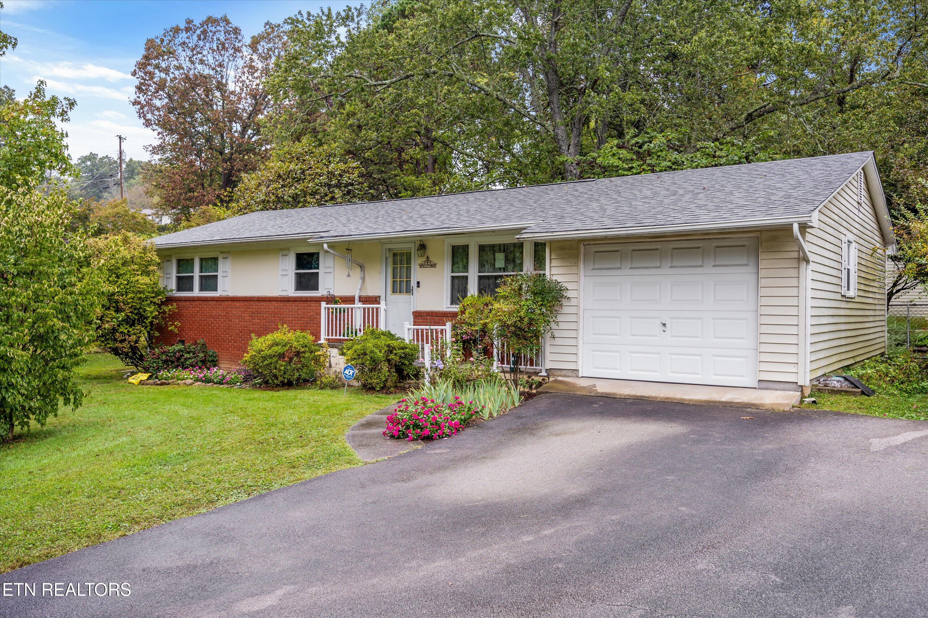 2001 Nandina Drive Knoxville TN 37912