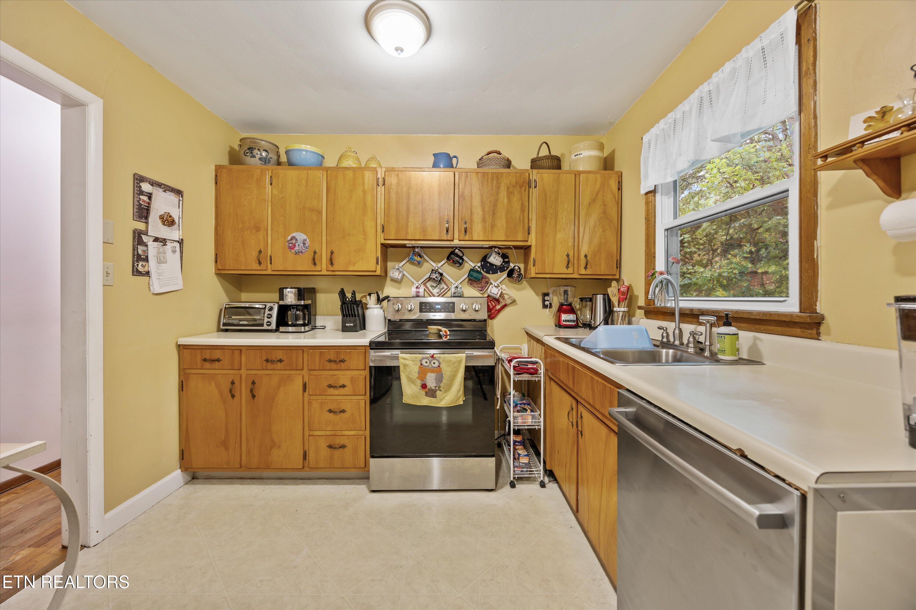 2001 Nandina Drive Knoxville TN 37912