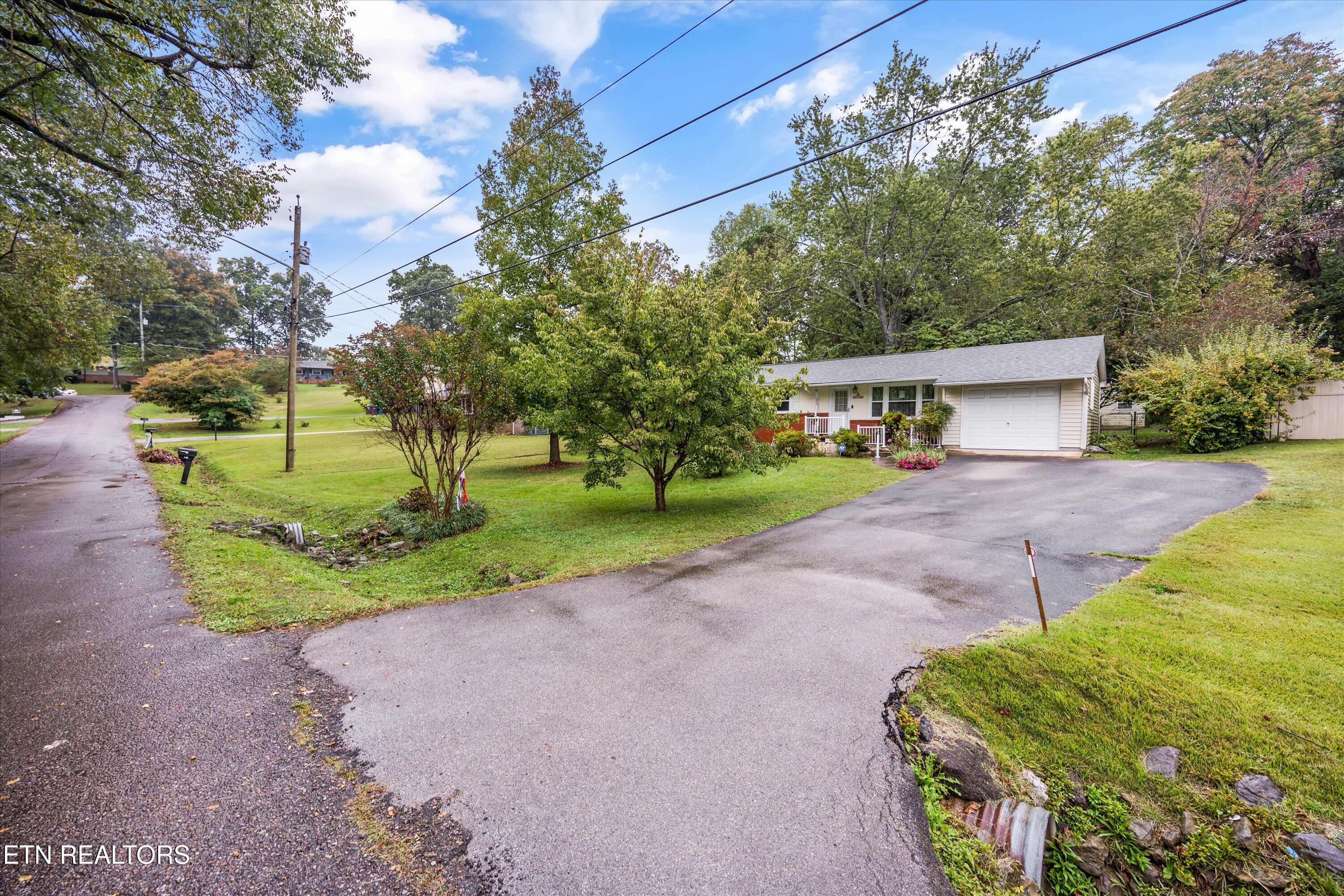 2001 Nandina Drive Knoxville TN 37912