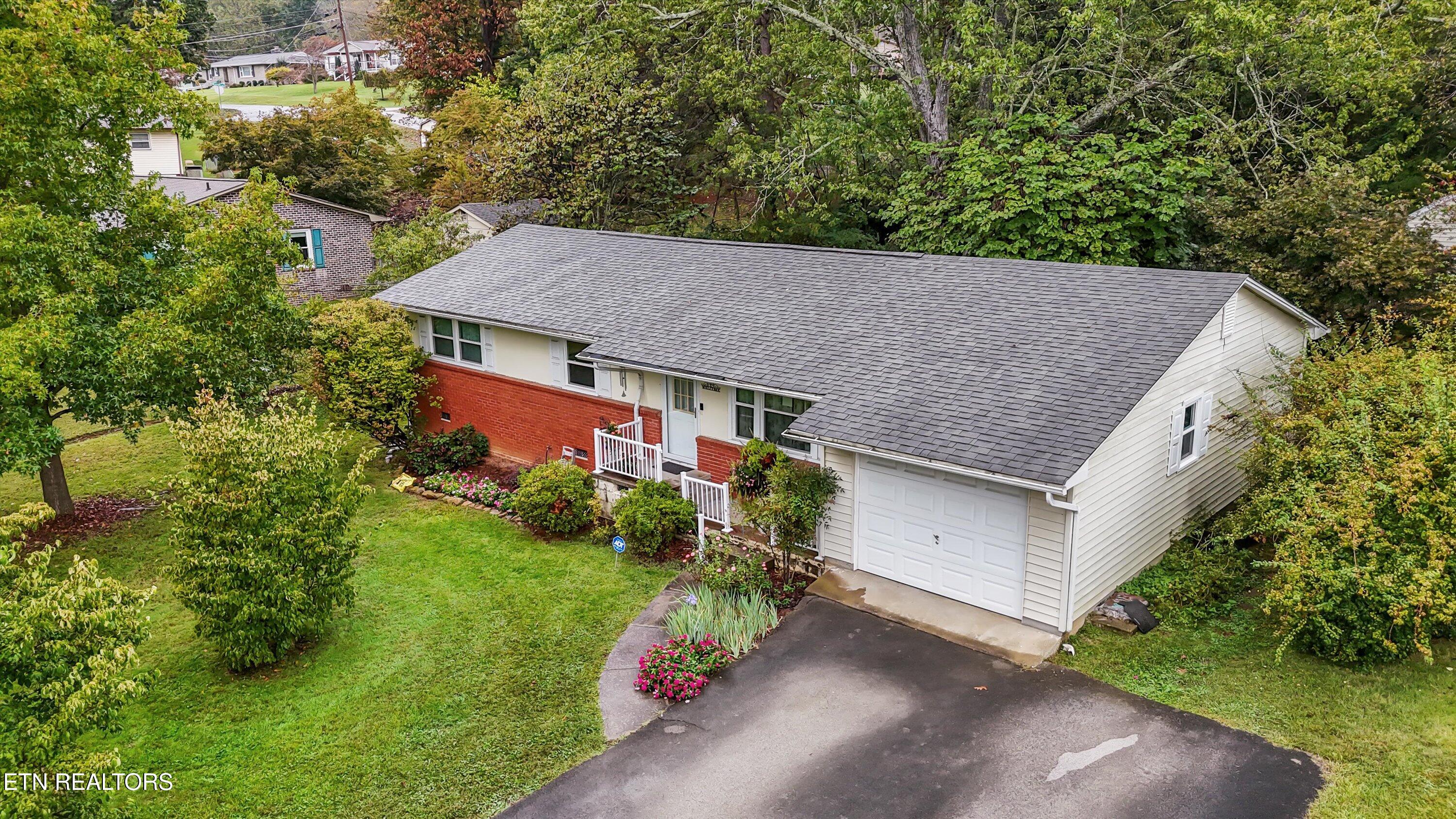 2001 Nandina Drive Knoxville TN 37912