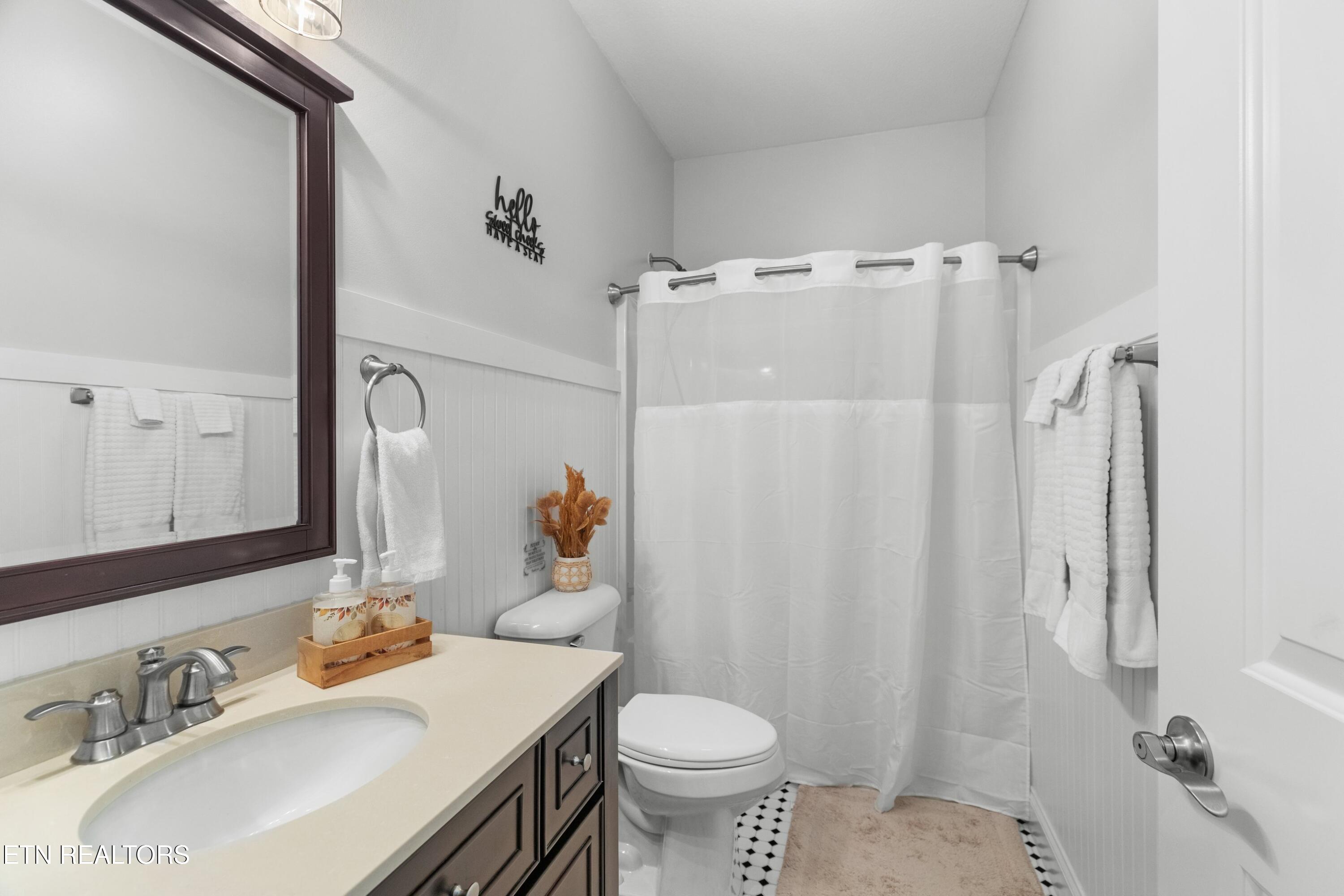 2017 Paradise Hills Road Dandridge TN 37725