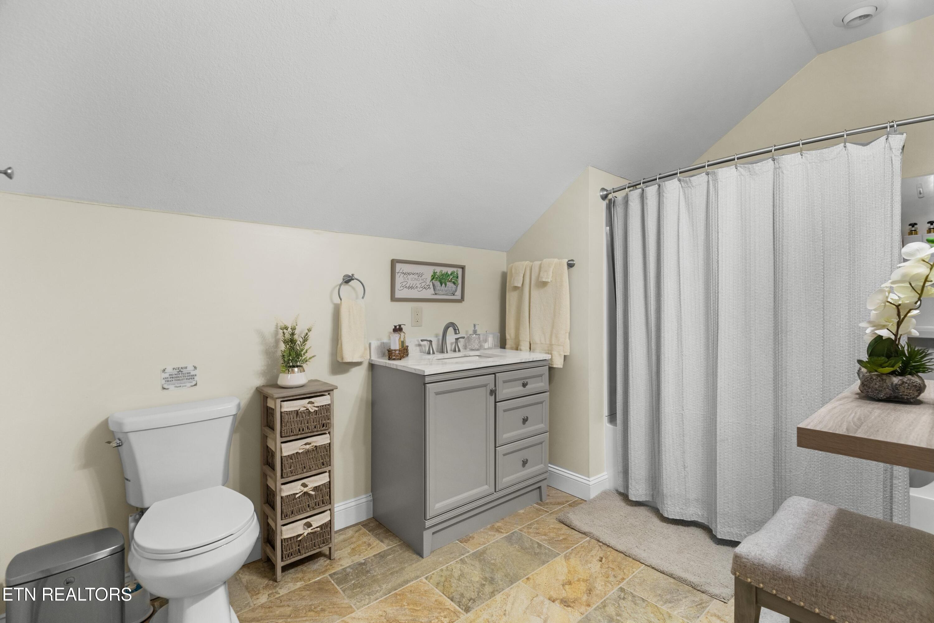2017 Paradise Hills Road Dandridge TN 37725