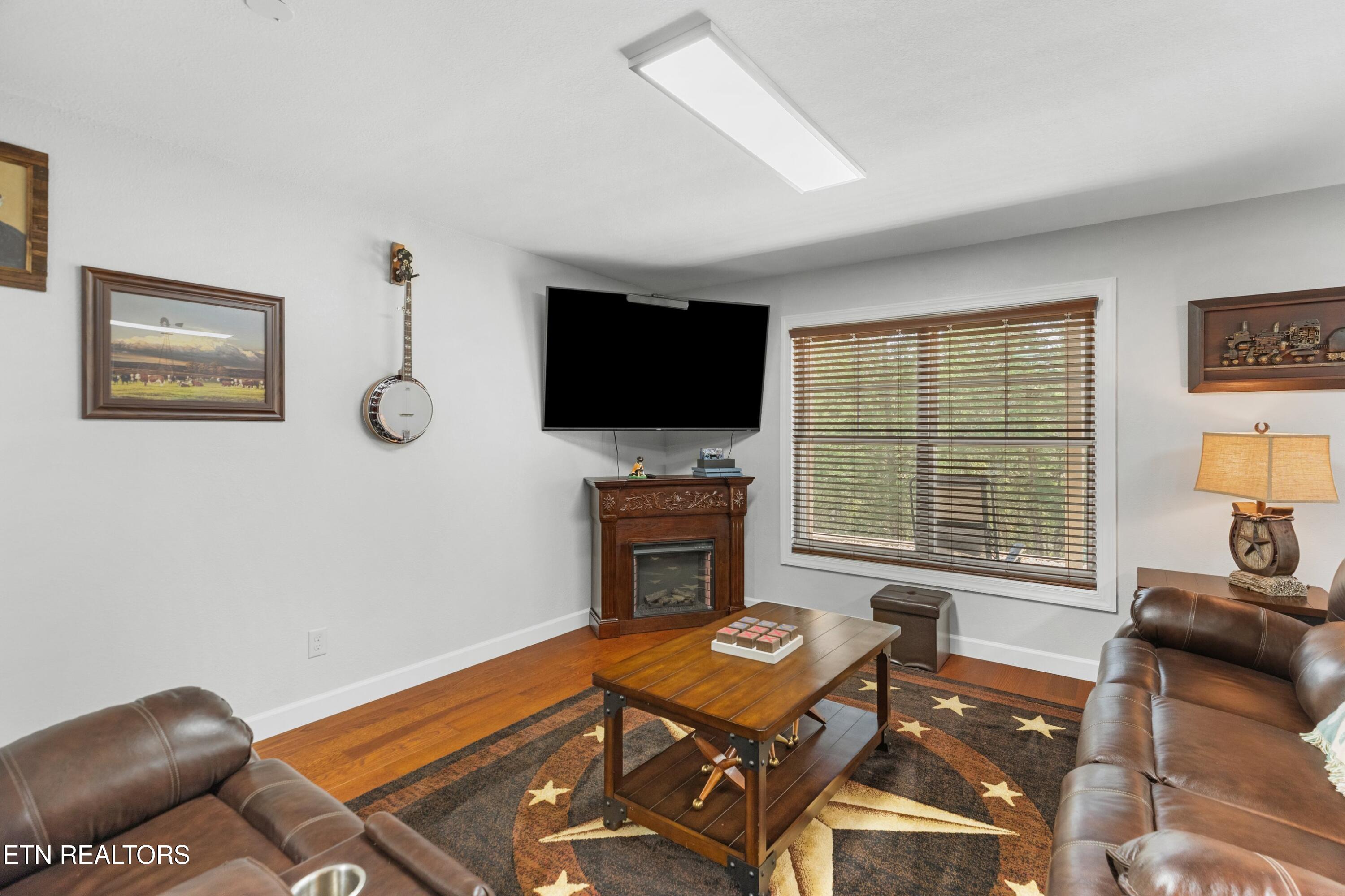 2017 Paradise Hills Road Dandridge TN 37725