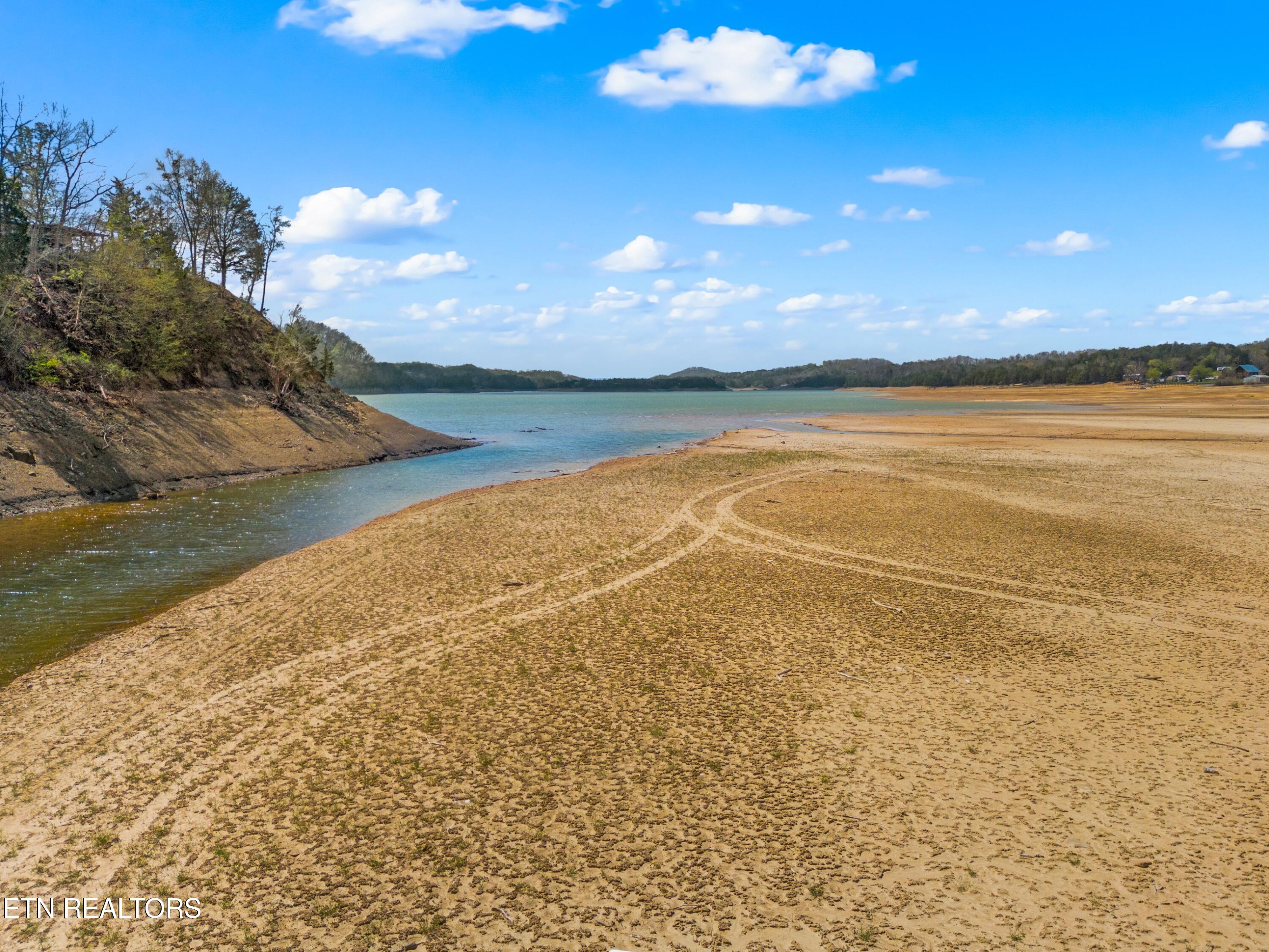2017 Paradise Hills Road Dandridge TN 37725