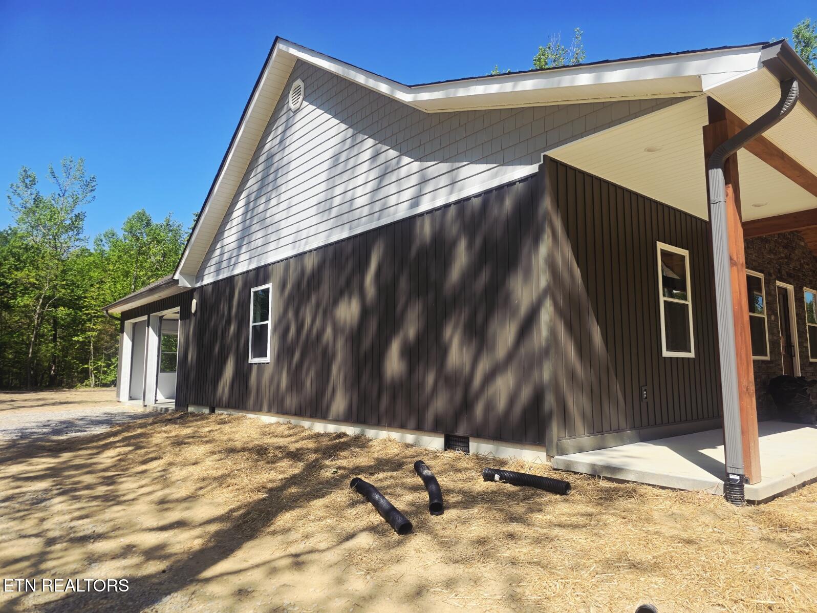 186 Short Leaf Lane Oneida TN 37841
