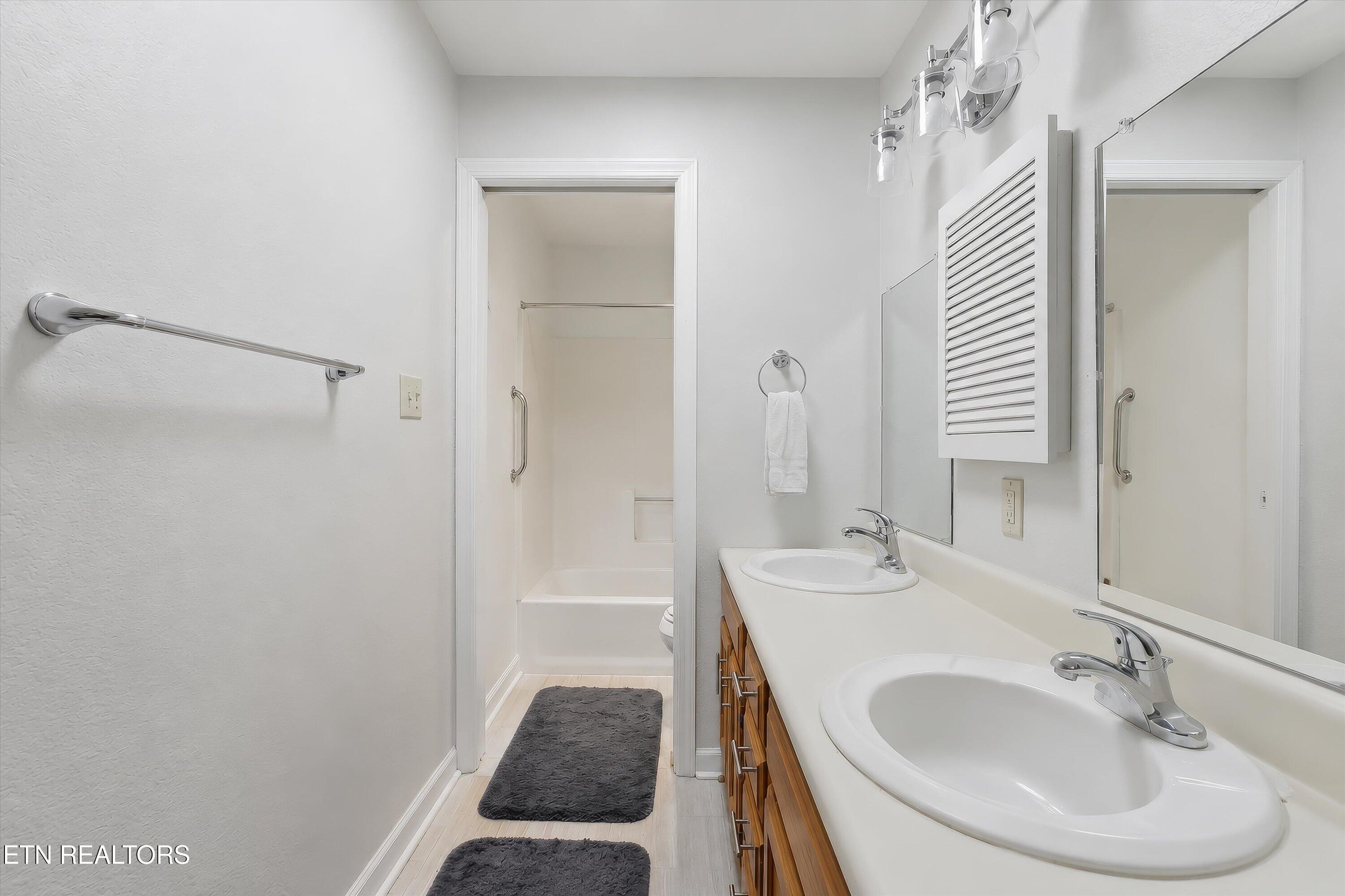 10464 Laura Lee Lane Knoxville TN 37922
