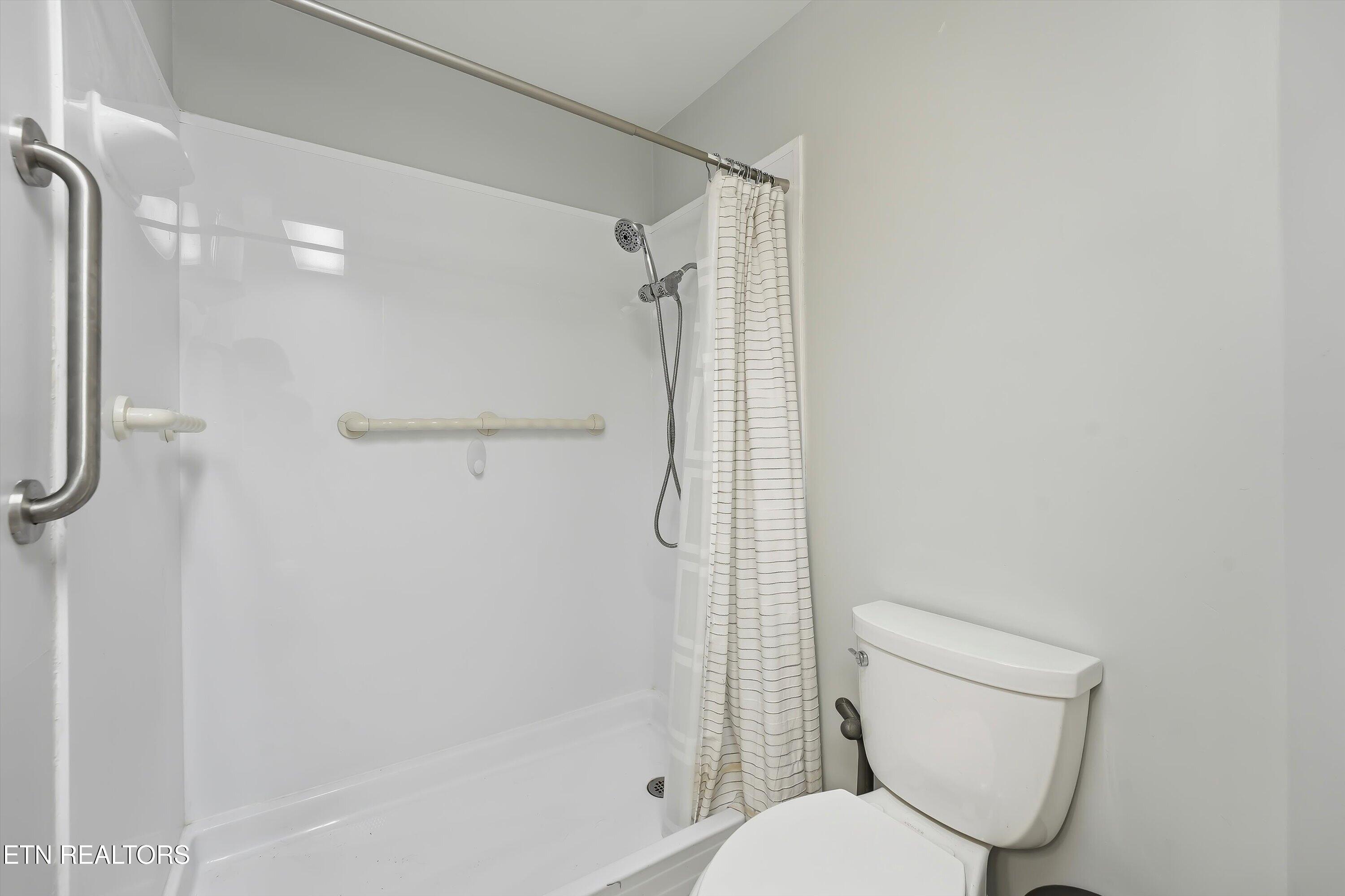 10464 Laura Lee Lane Knoxville TN 37922
