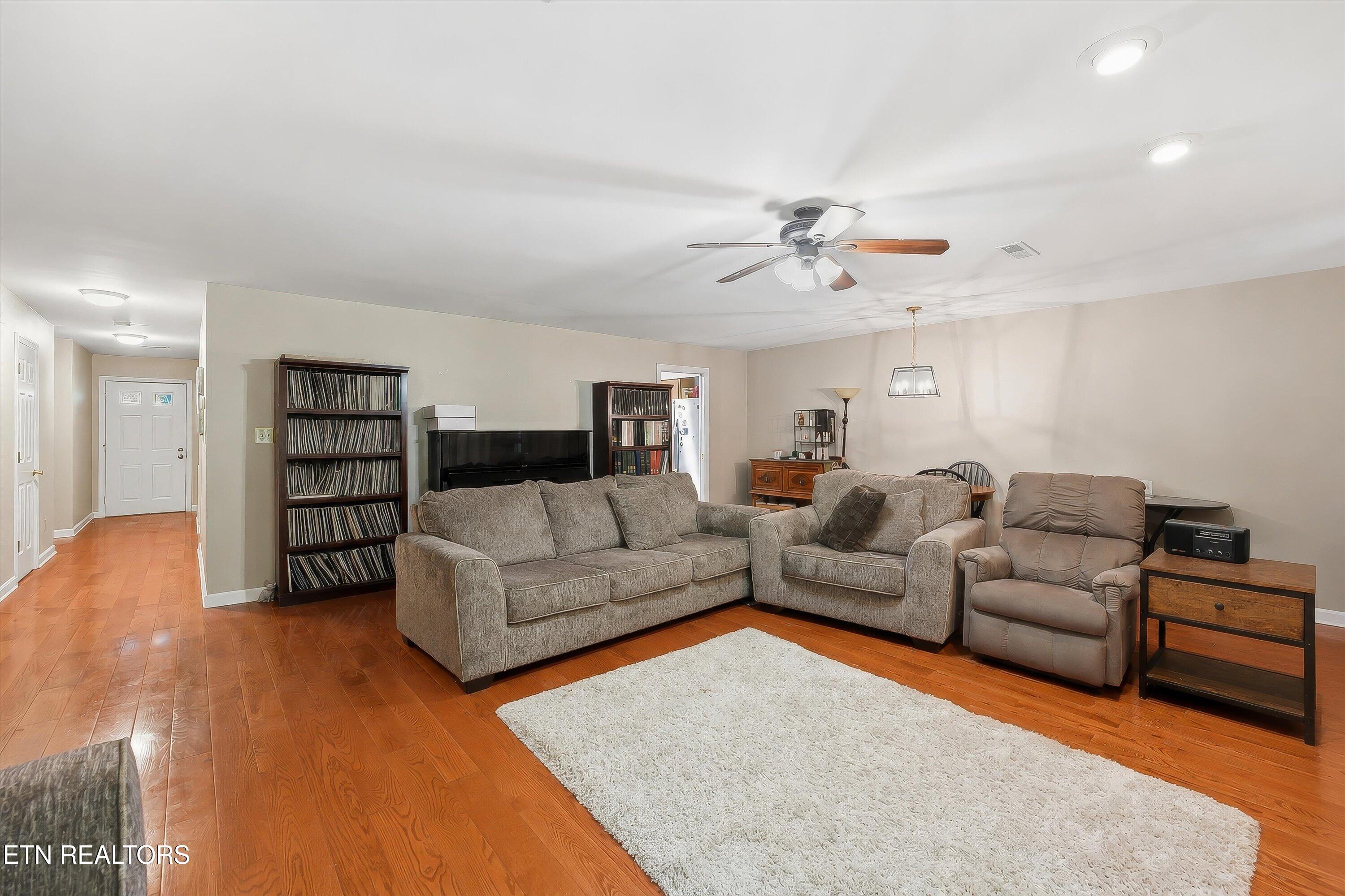 10464 Laura Lee Lane Knoxville TN 37922