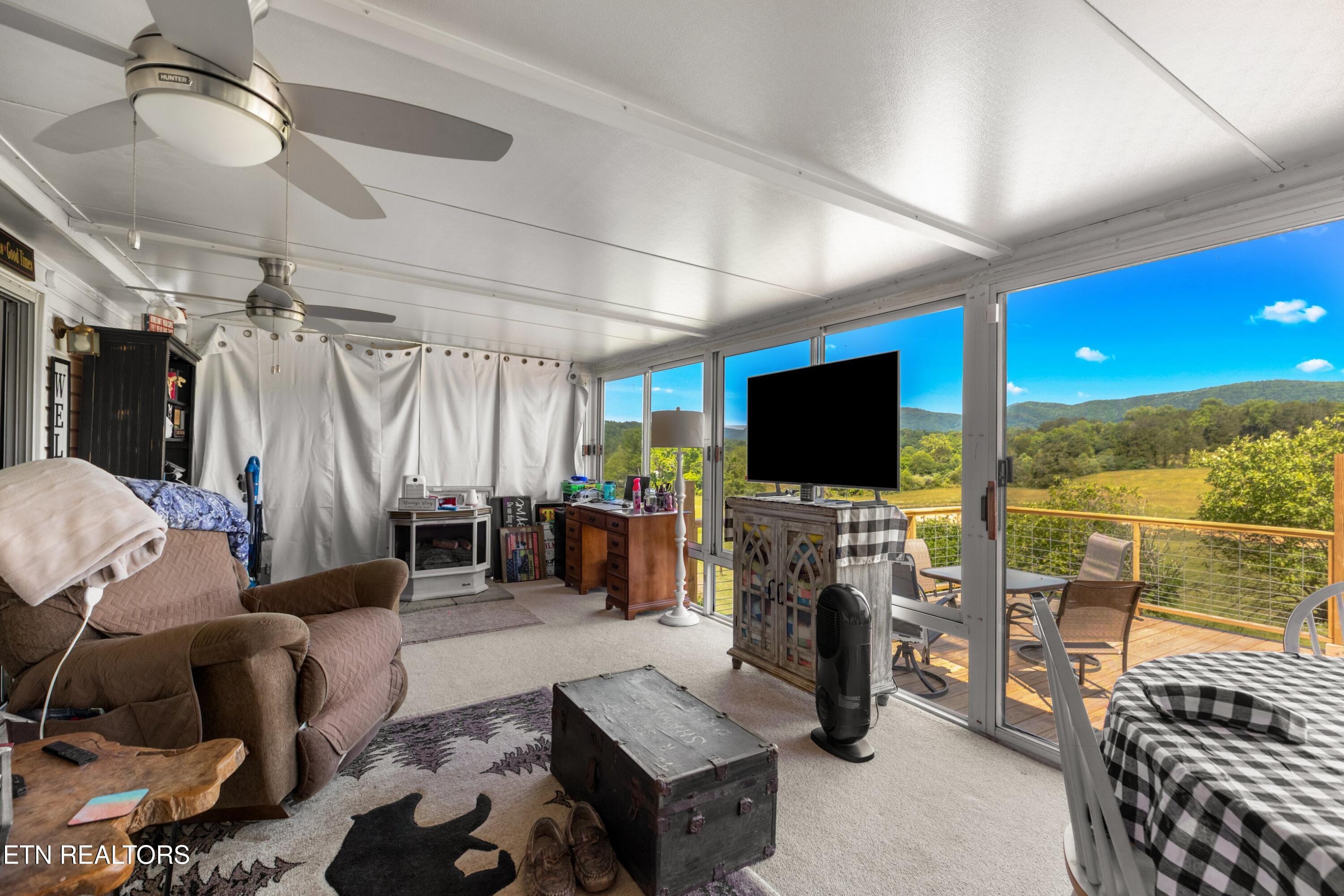 265 Leach Acres Speedwell TN 37870