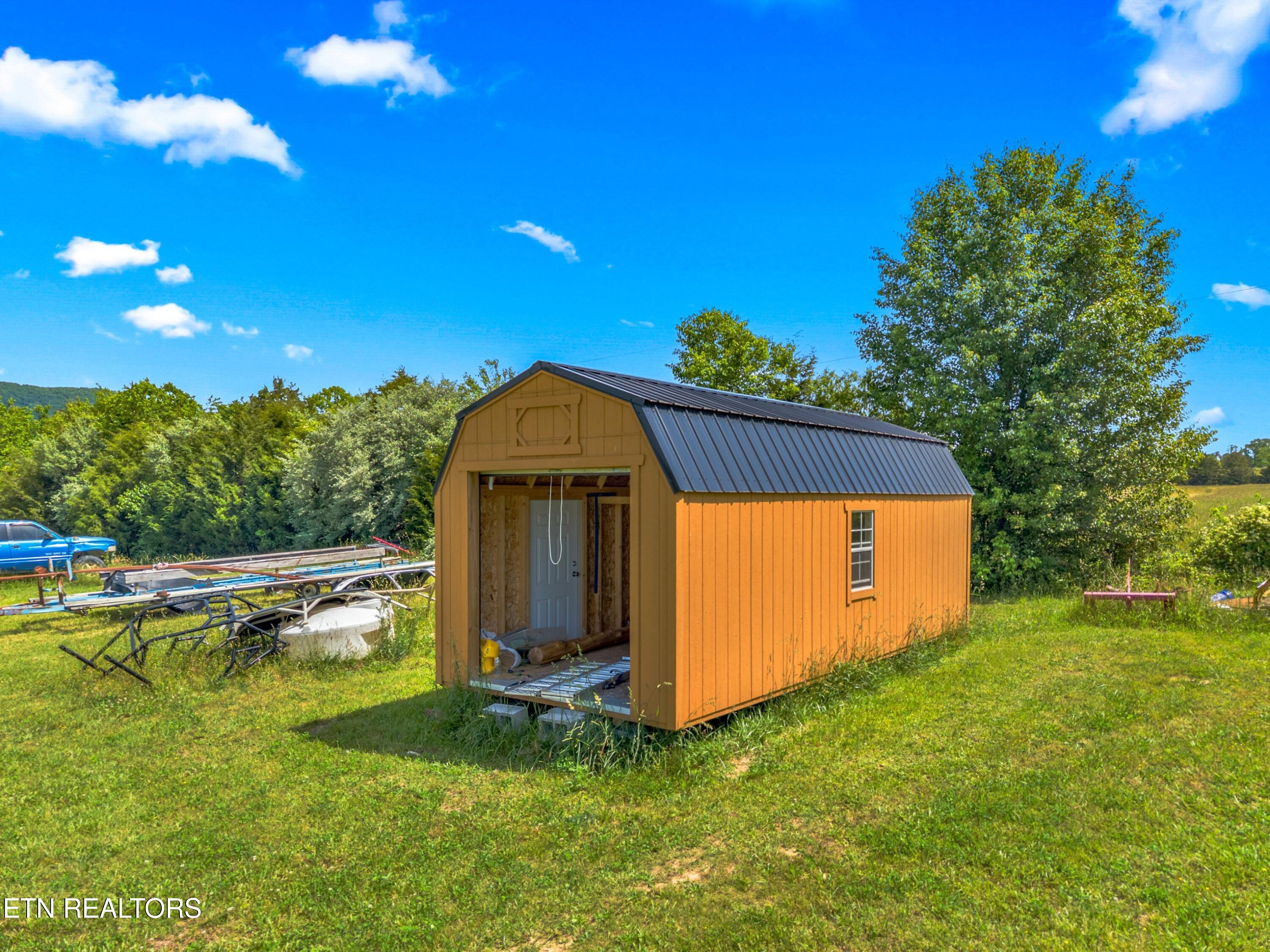265 Leach Acres Speedwell TN 37870