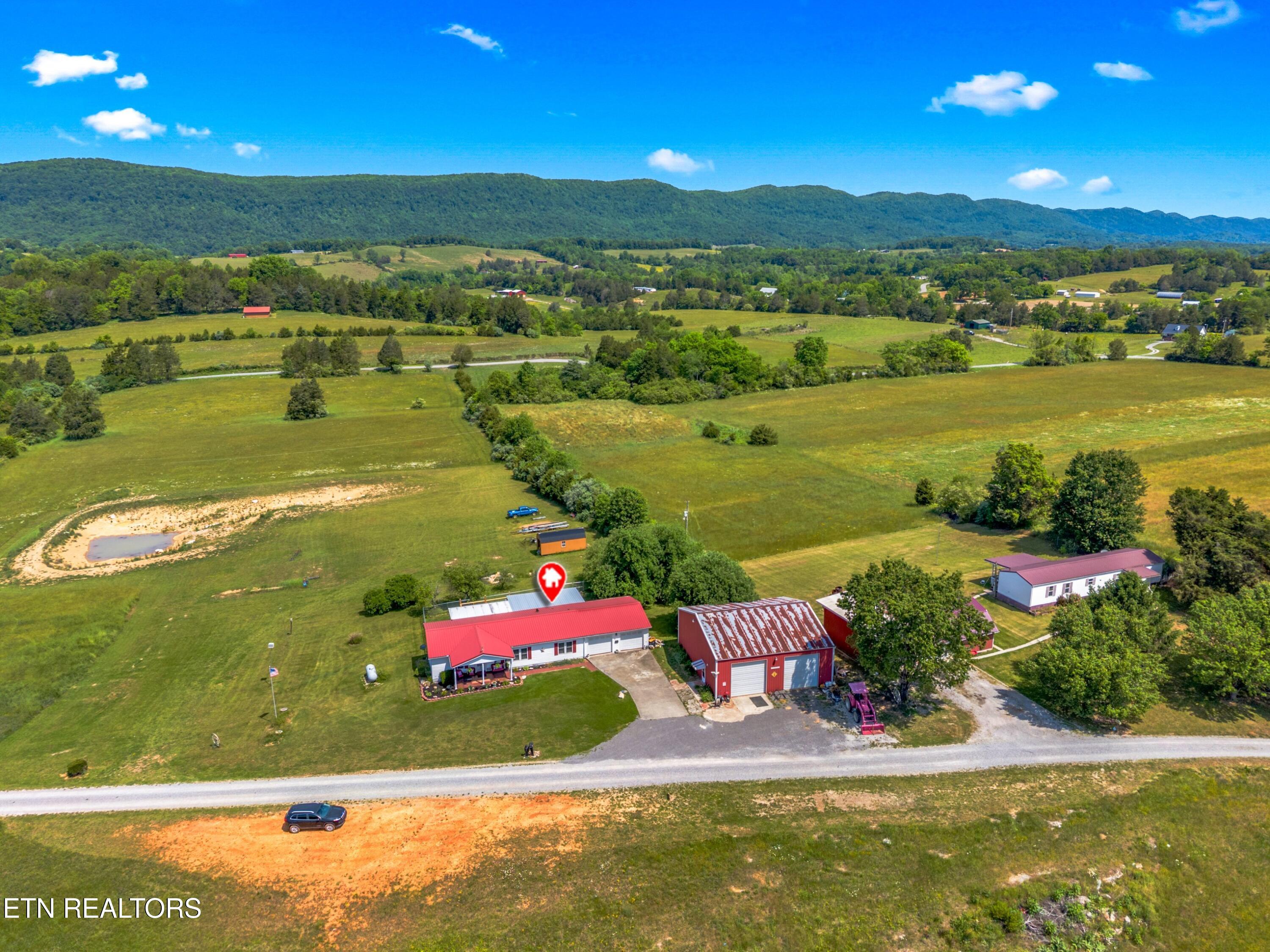 265 Leach Acres Speedwell TN 37870