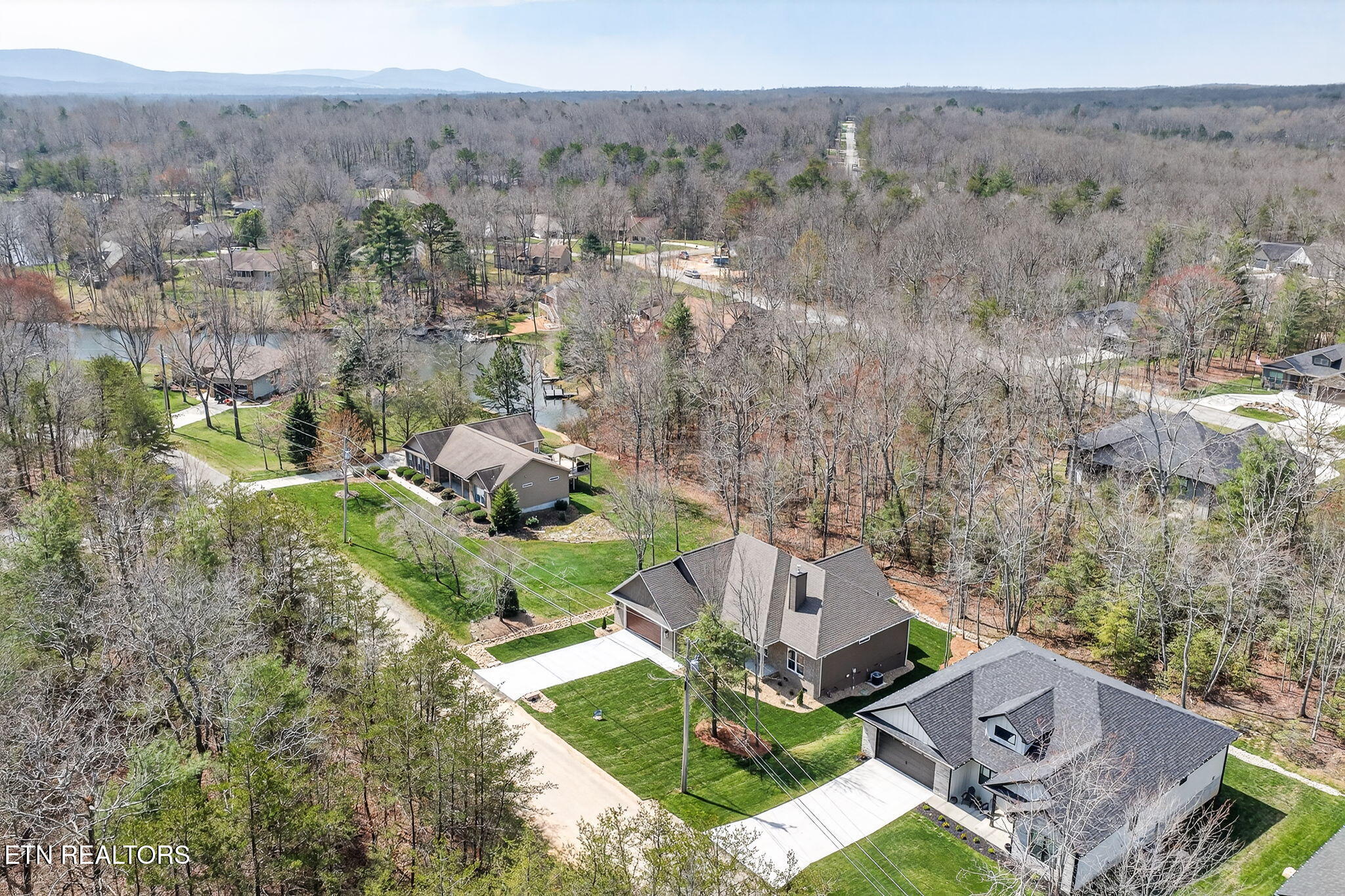 16 Ridgeland Terrace Crossville TN 38558