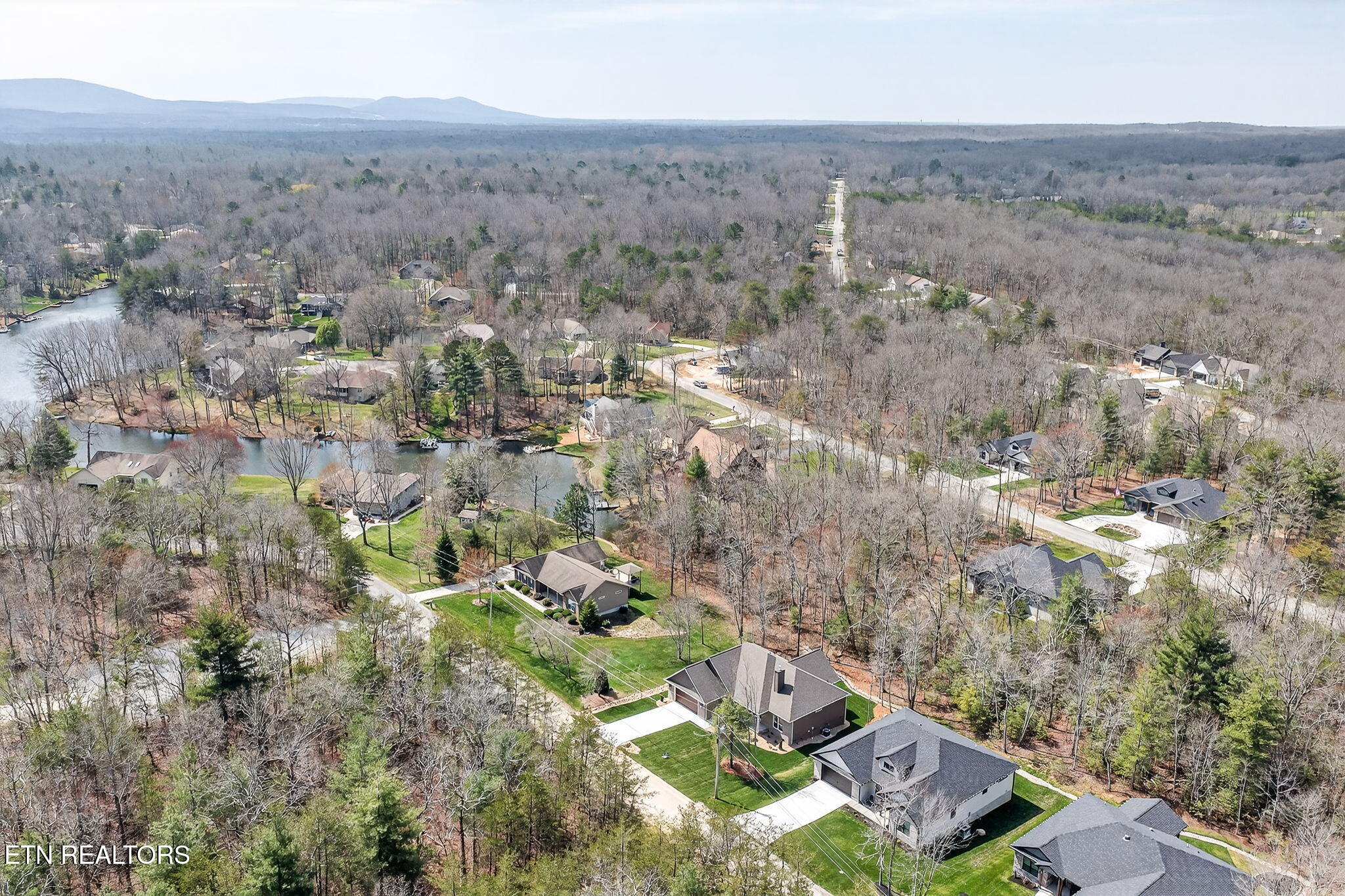 16 Ridgeland Terrace Crossville TN 38558