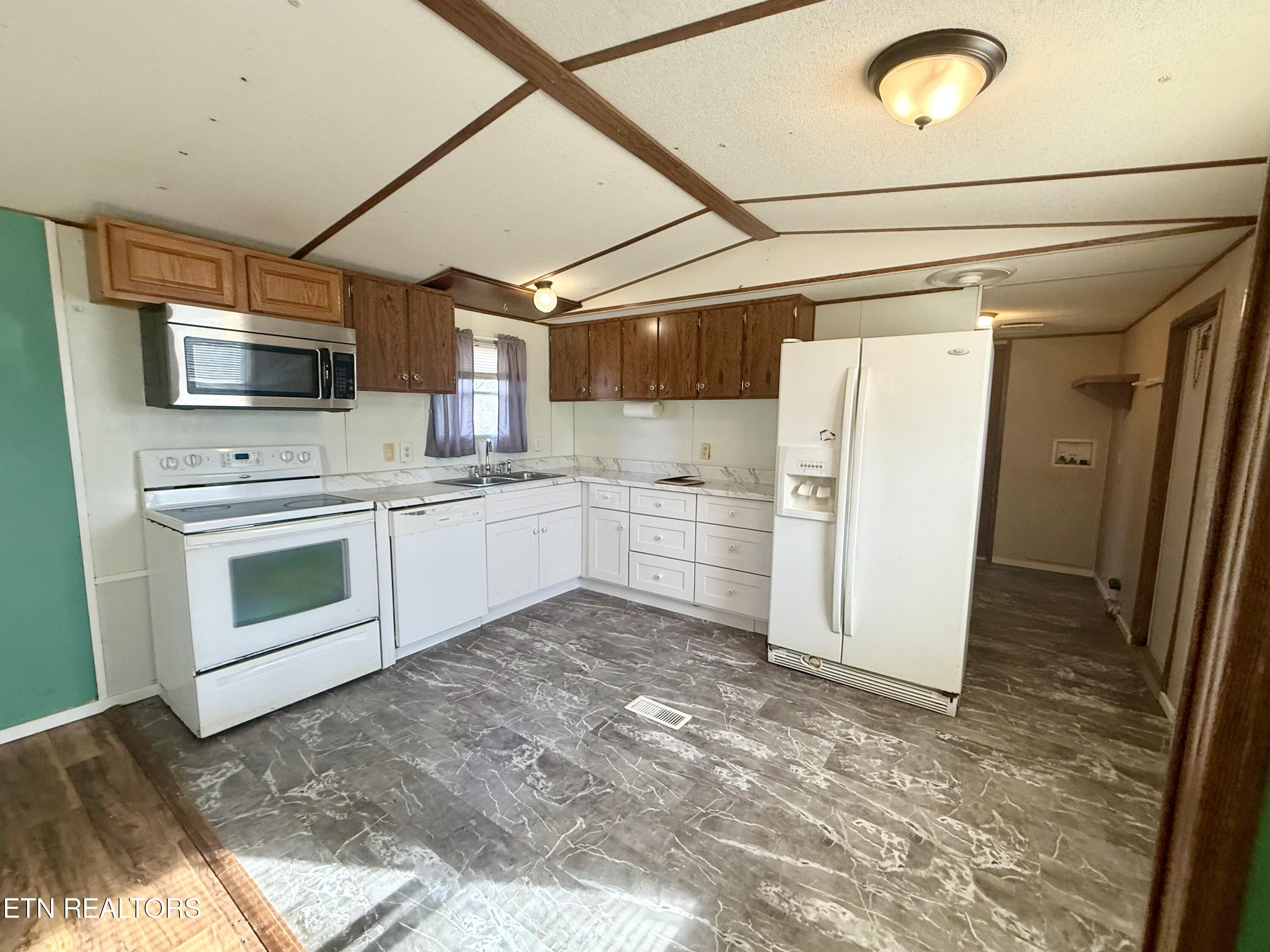 2191 Seven Knobs Road Gainesboro TN 38562