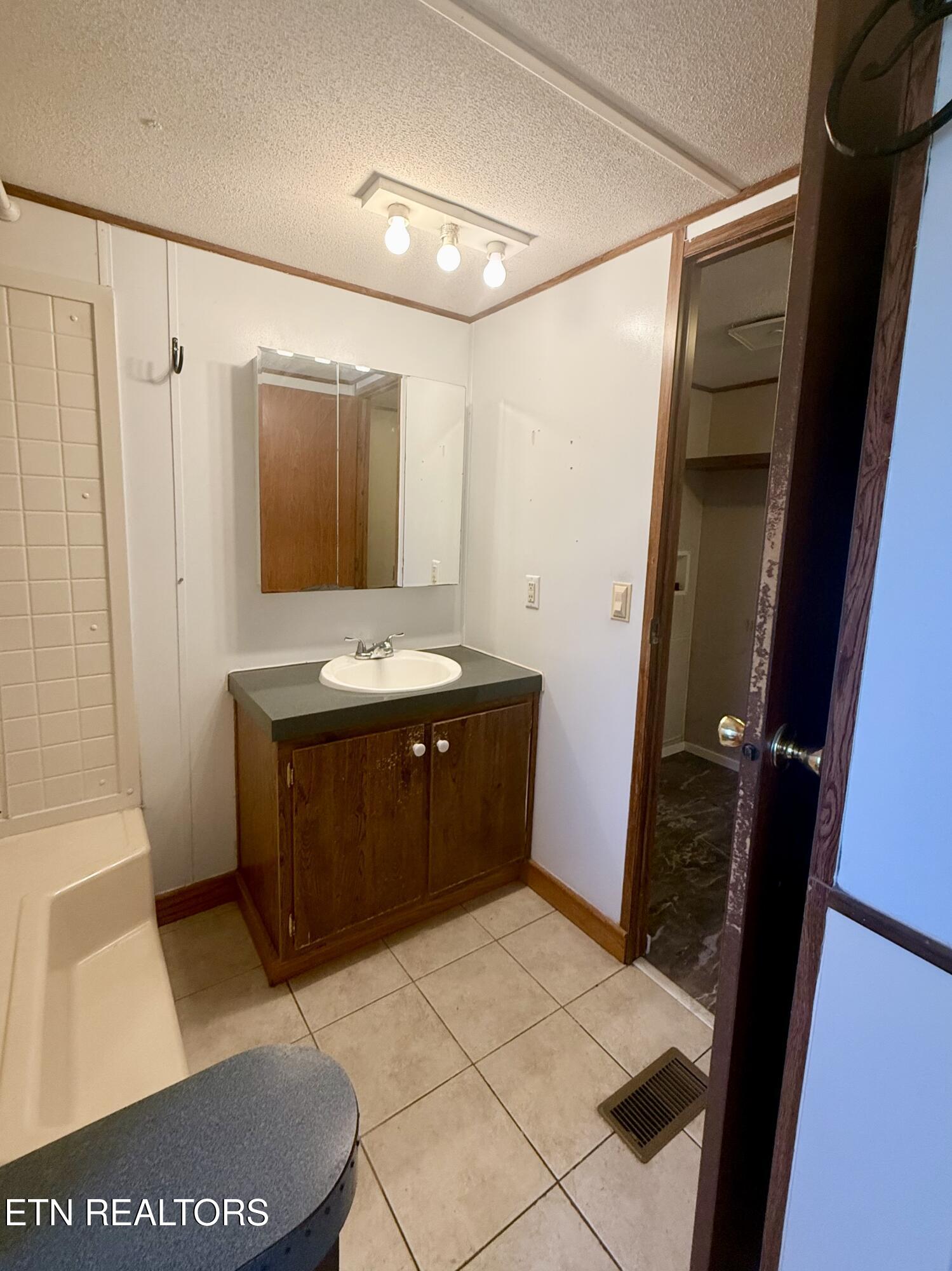 2191 Seven Knobs Road Gainesboro TN 38562