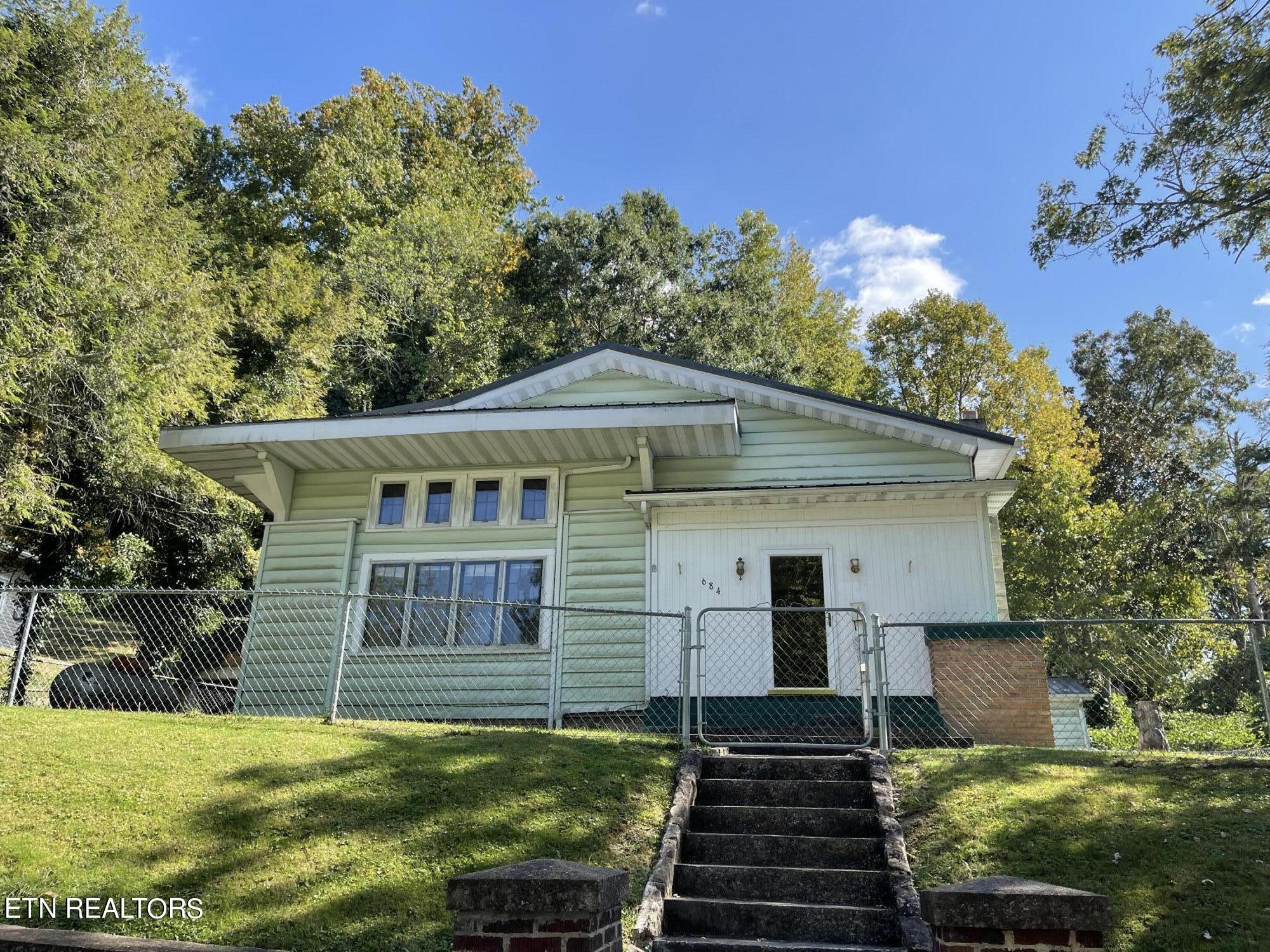 684 Cumberland Avenue Jellico TN 37762